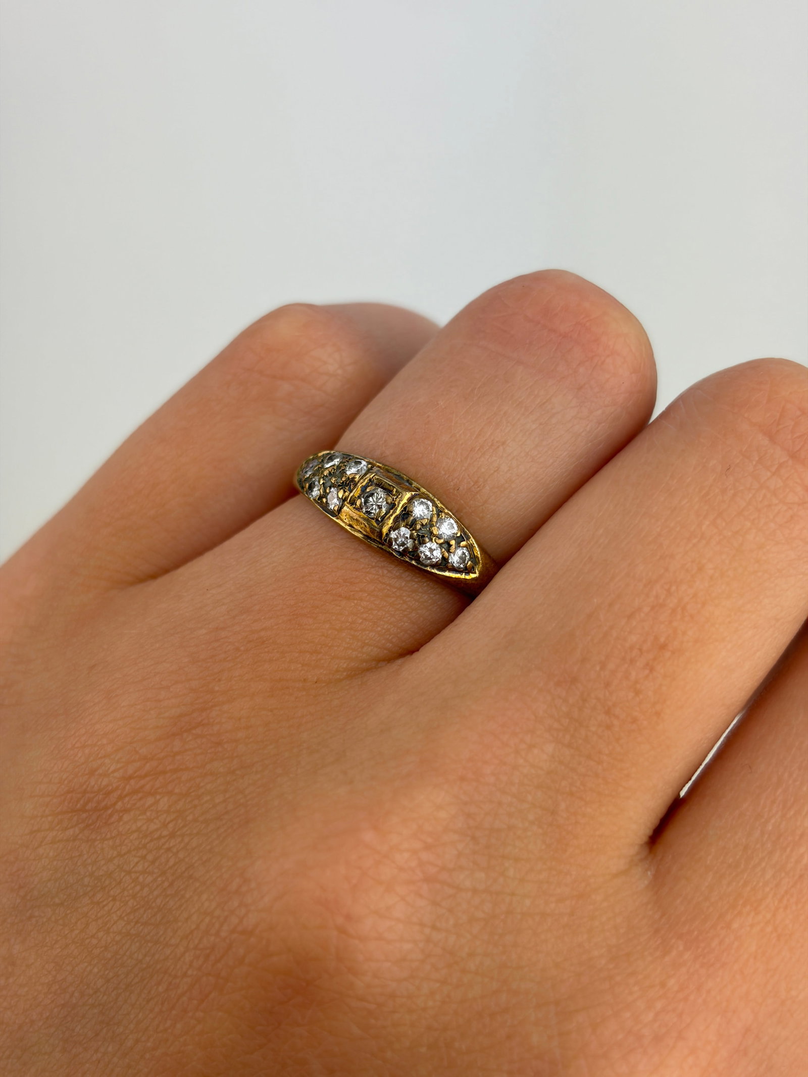 VINTAGE 14CT YELLOW GOLD DIAMOND ENCRUSTED BAND RING - 9