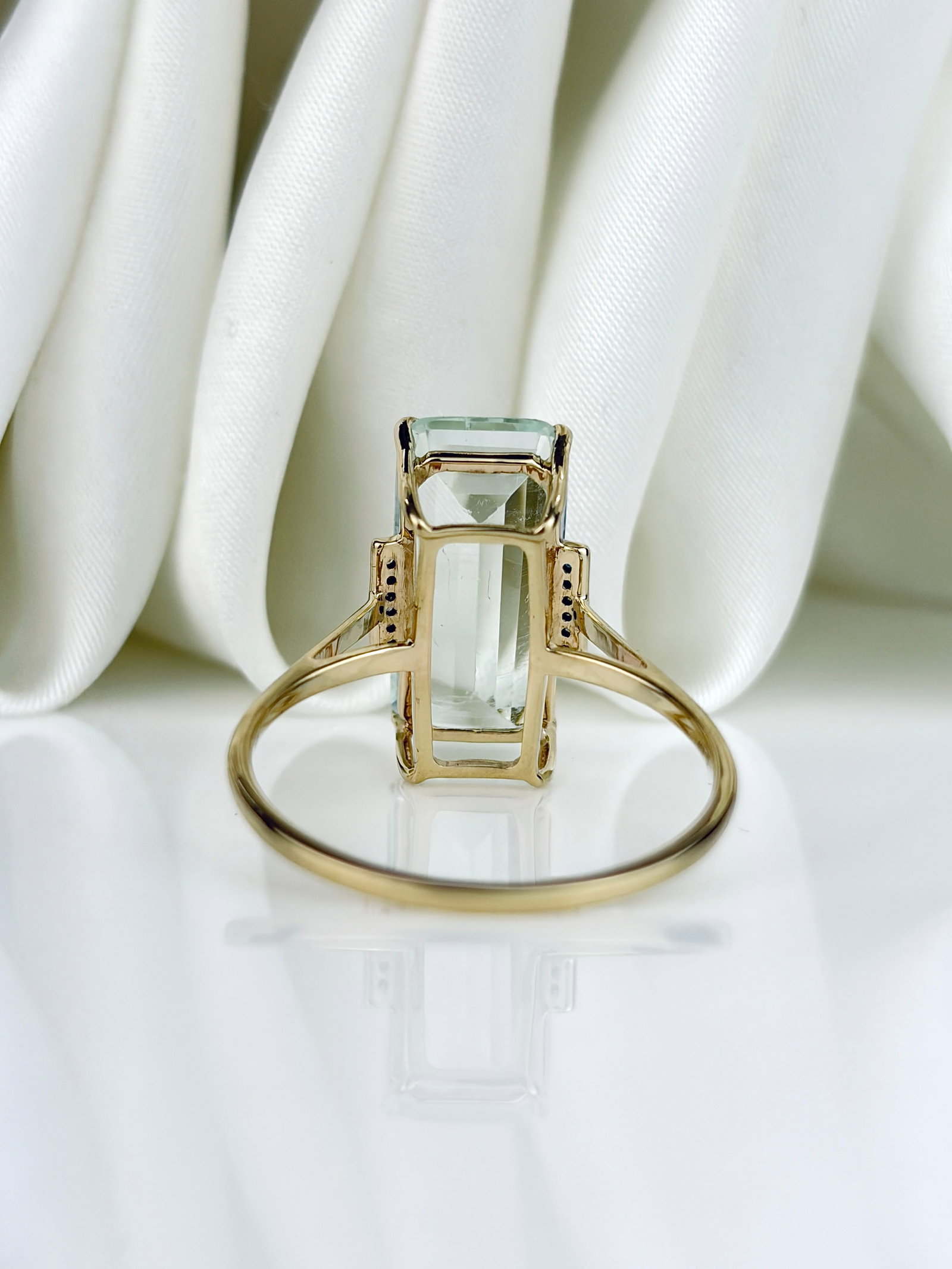 Wonderful 9ct Yellow Gold Aquamarine Cocktail Ring with Diamond Shoulders - 3