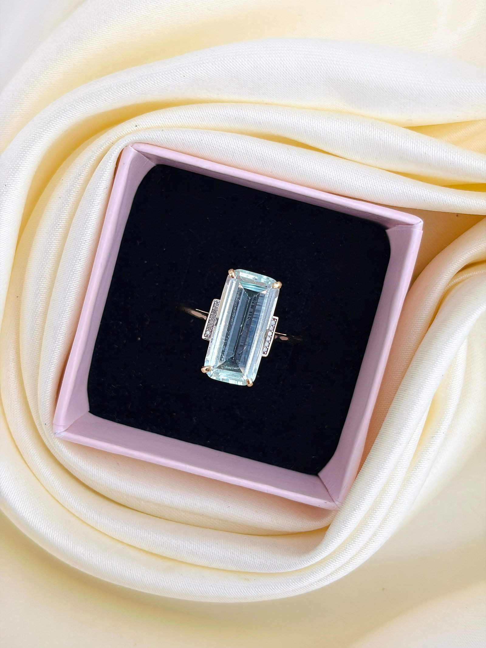 Wonderful 9ct Yellow Gold Aquamarine Cocktail Ring with Diamond Shoulders - 7