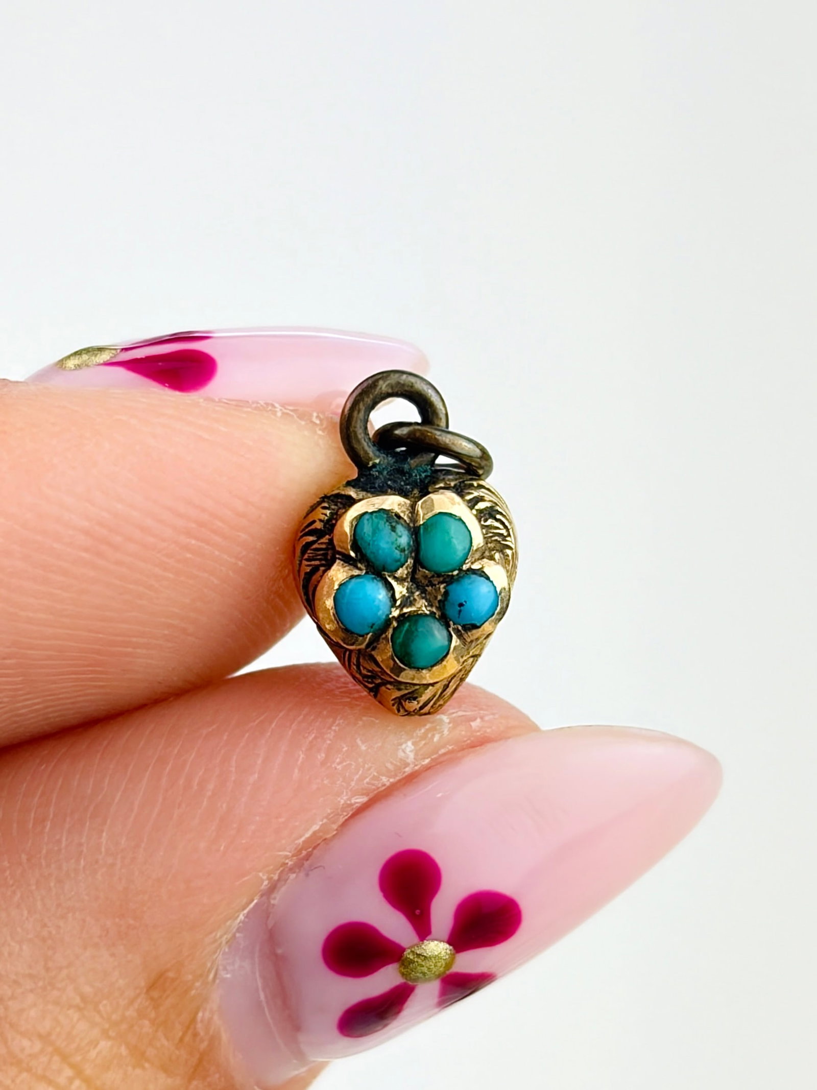 Tiny Antique Turquoise Heart Charm with Locket Back: Tiny Antique Turquoise Heart Charm with Locket Back Weight: 0.65g Size: 10x6x5mm Materials: Gold Hallmarks: None present Condition: The overall condition is very good Office Use: DZZ The item