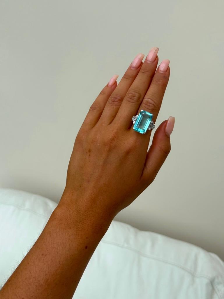 Large Cocktail Ring in White Gold - 3