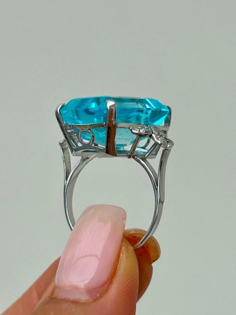Large Cocktail Ring in White Gold - 5