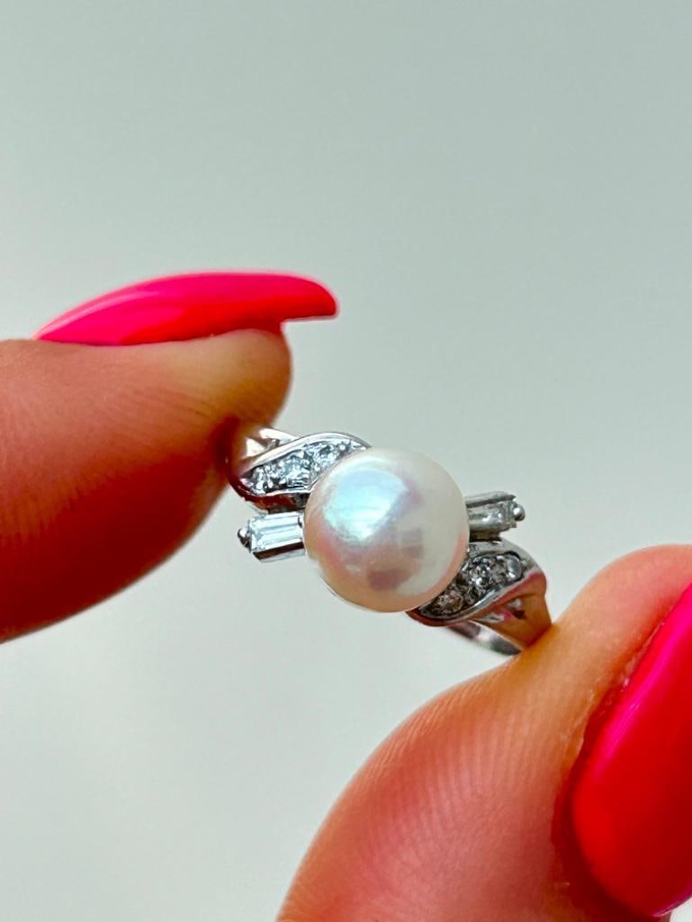 Vintage 18ct White Gold Pearl and Diamond Twist Ring: Vintage 18ct White Gold Pearl and Diamond Twist Ring truly beautiful and elegant measurements size UK K US 51/2 head of ring 6mm x 14mm weight 3.56g hallmarked 750</