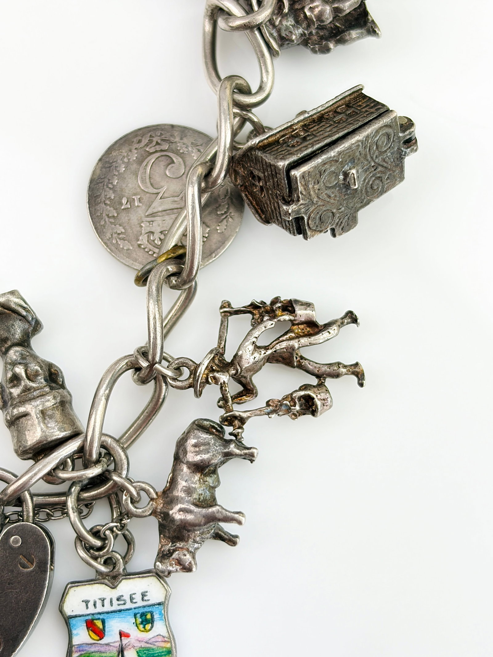 VINTAGE CHUNKY STERLING SILVER CHARM BRACELET WITH OPENING AND ENAMEL CHARMS - 2