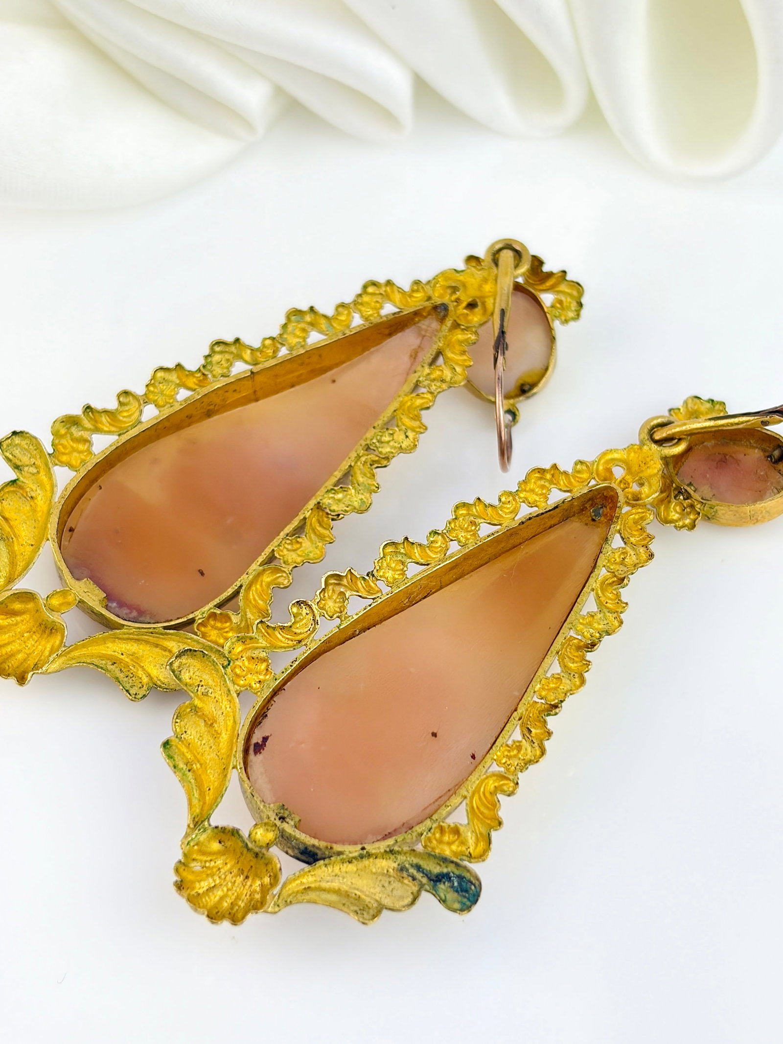 ANTIQUE BOXED CAMEO SUITE - INTERCHANGEABLE EARRINGS AND BROOCH - 6