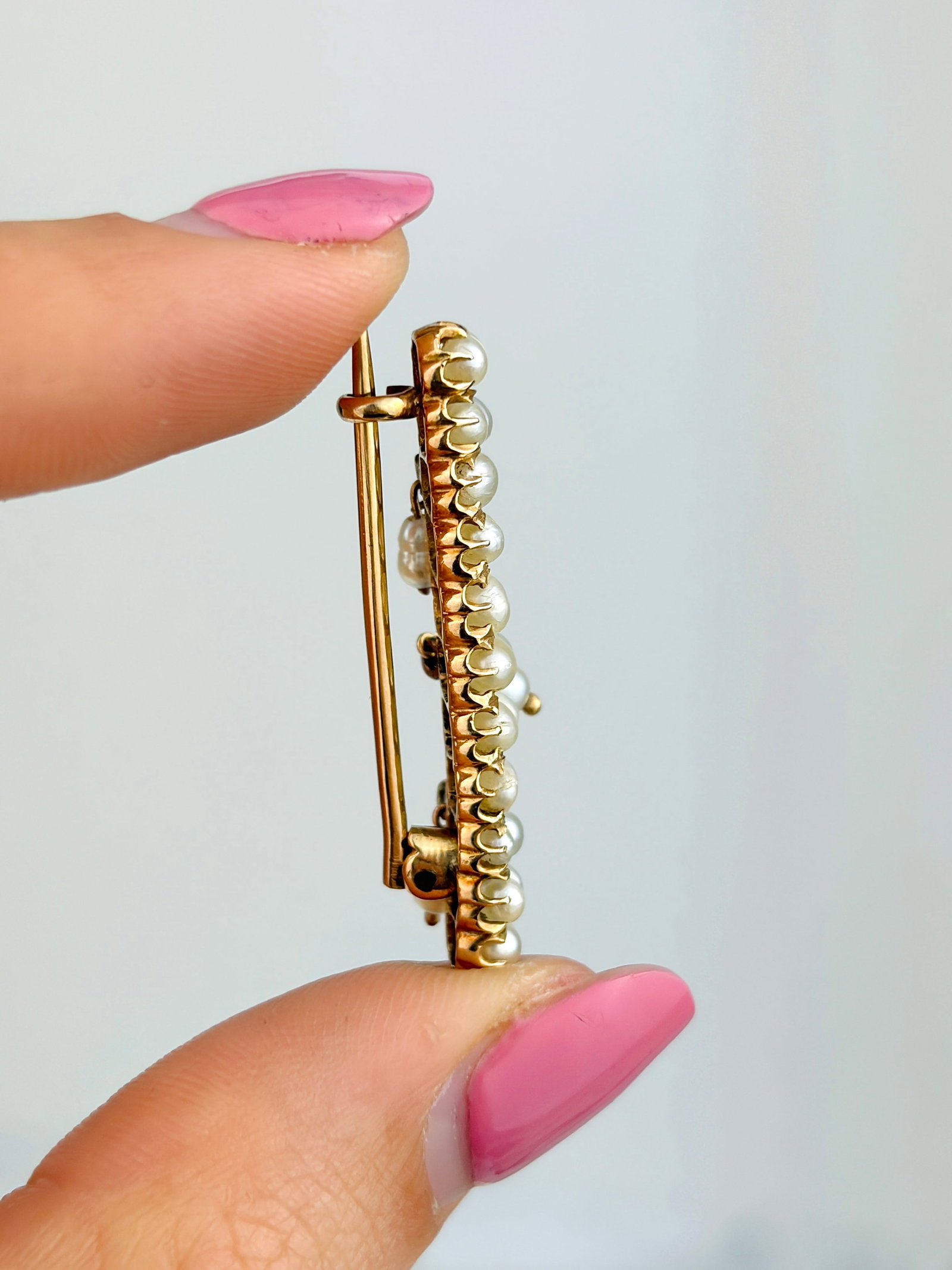 ADORABLE GOLD SEED PEARL DOUBLE ROW AND DROP BAR BROOCH - 2