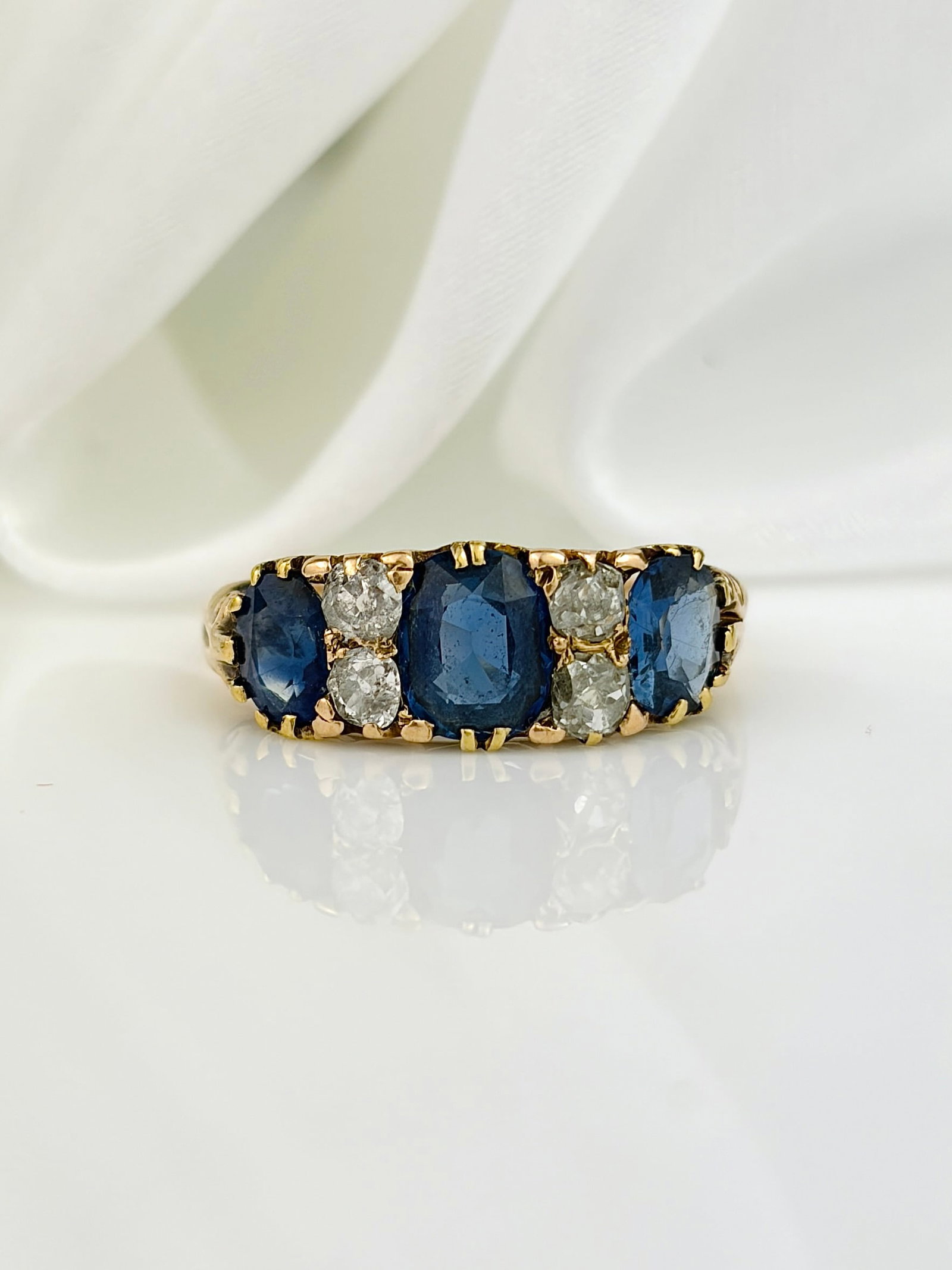 ANTIQUE 18CT YELLOW GOLD SAPPHIRE AND DIAMOND 5 STONE RING: ANTIQUE 18CT YELLOW GOLD SAPPHIRE AND DIAMOND 5 STONE RING Gorgeous ring featuring three bright blue sapphires separated by stacked diamonds! Weight: 3.8g Size: UK P1/2, US 8.25, Width 7mm,
