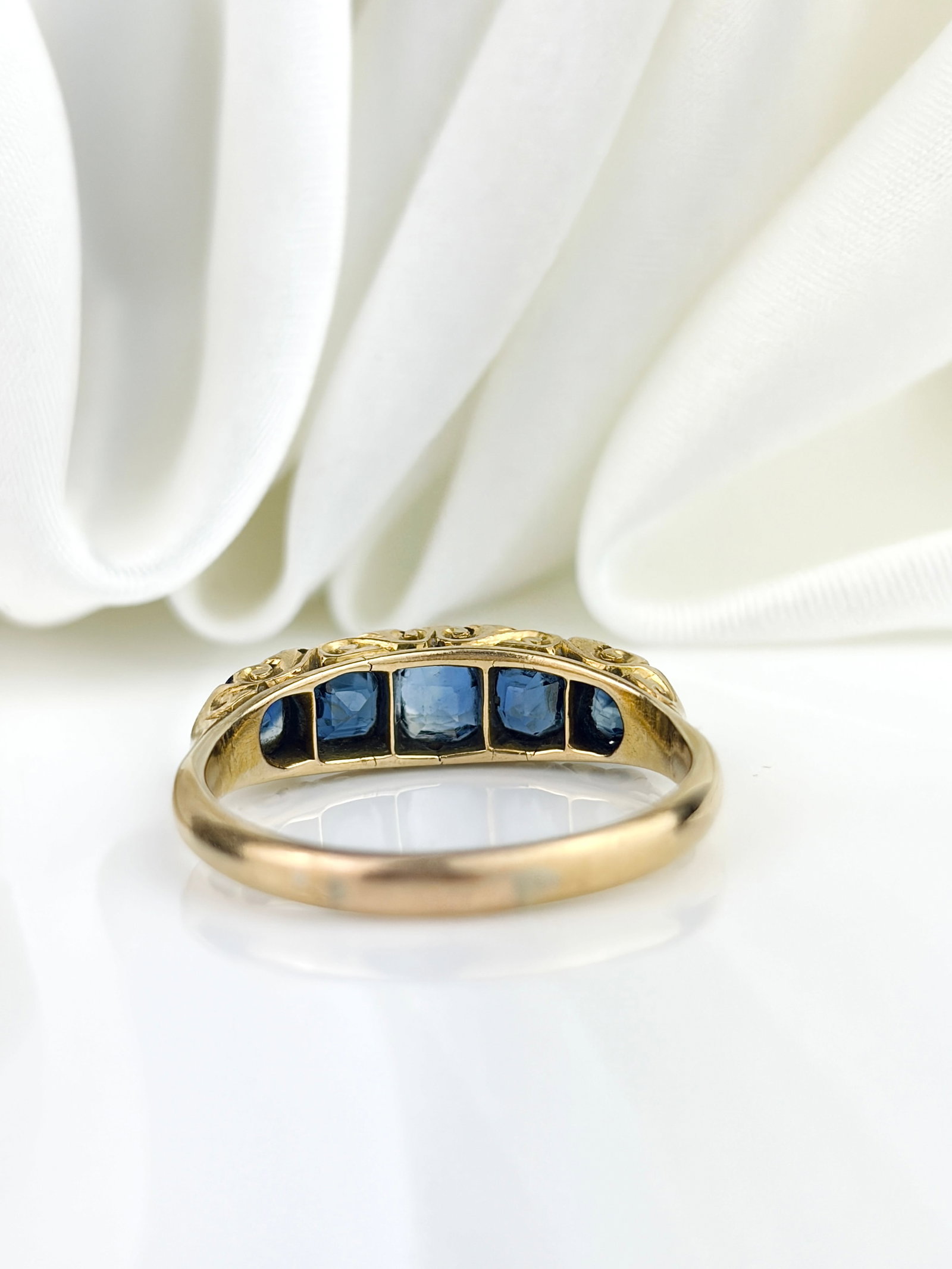 Antique Chunky 18ct Yellow Gold Sapphire and Diamond Points Five Stone Ring - 4