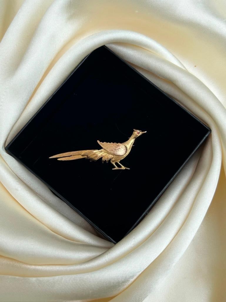 Large 9ct Yellow Gold Bird Brooch with Ruby Eyes - 2