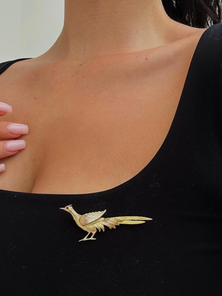 Large 9ct Yellow Gold Bird Brooch with Ruby Eyes - 3