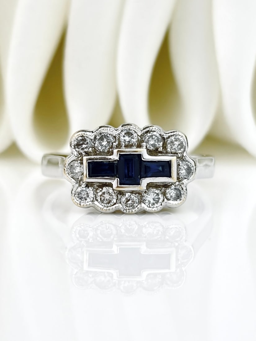 chunky 18ct white gold sapphire and diamond ring