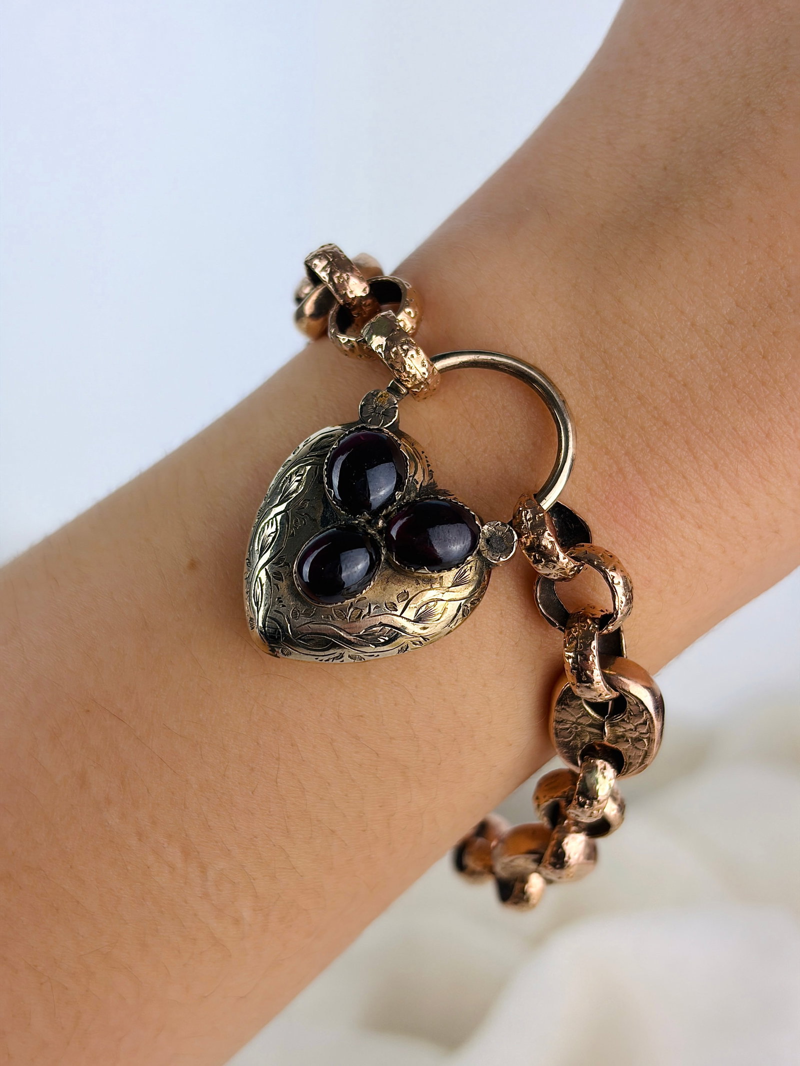 Antique cabochon garnet chunky gold locket back padlock bracelet - 10