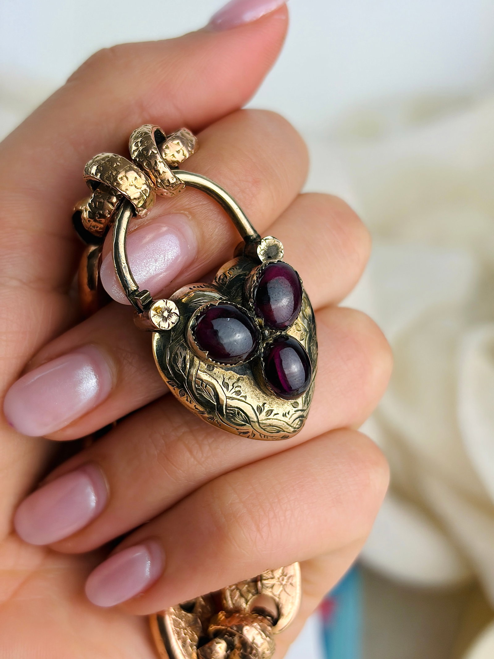 Antique cabochon garnet chunky gold locket back padlock bracelet - 11