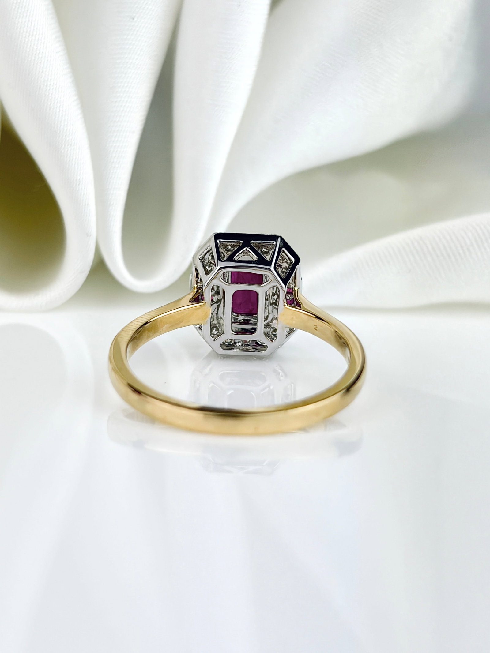 Stunning 18ct Gold Ruby and Diamond Art Deco Style Ring - 3