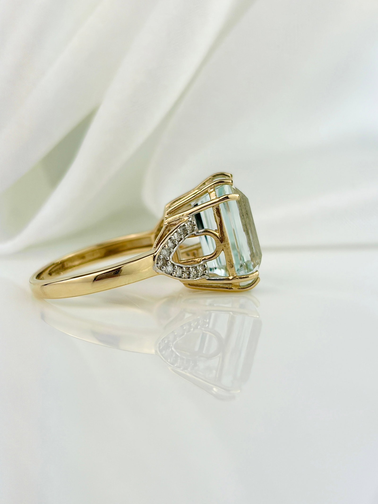 WONDERFUL 5.14CT AQUAMARINE AND DIAMOND COCKTAIL RING IN 9CT GOLD - 5