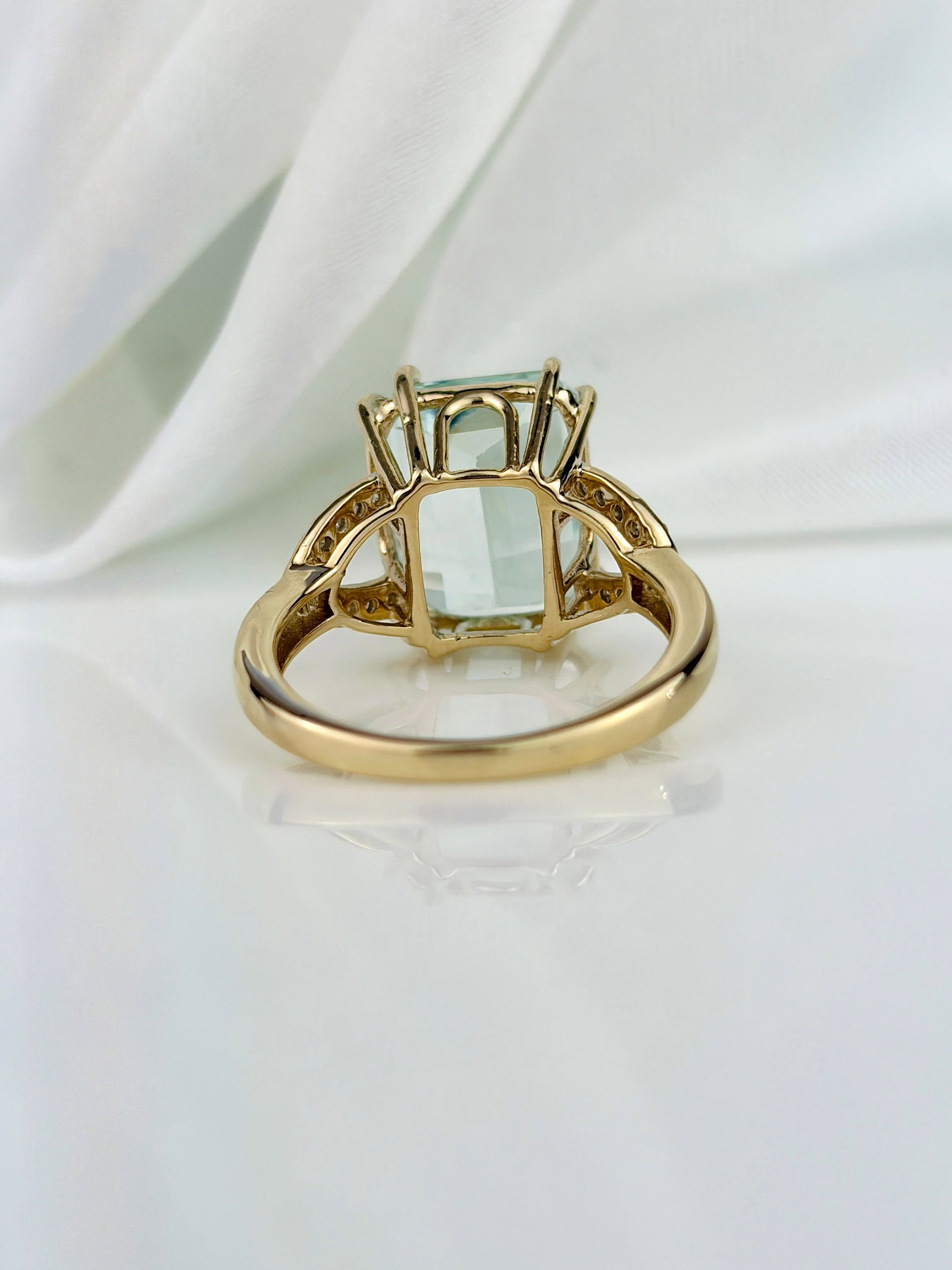 WONDERFUL 5.14CT AQUAMARINE AND DIAMOND COCKTAIL RING IN 9CT GOLD - 6