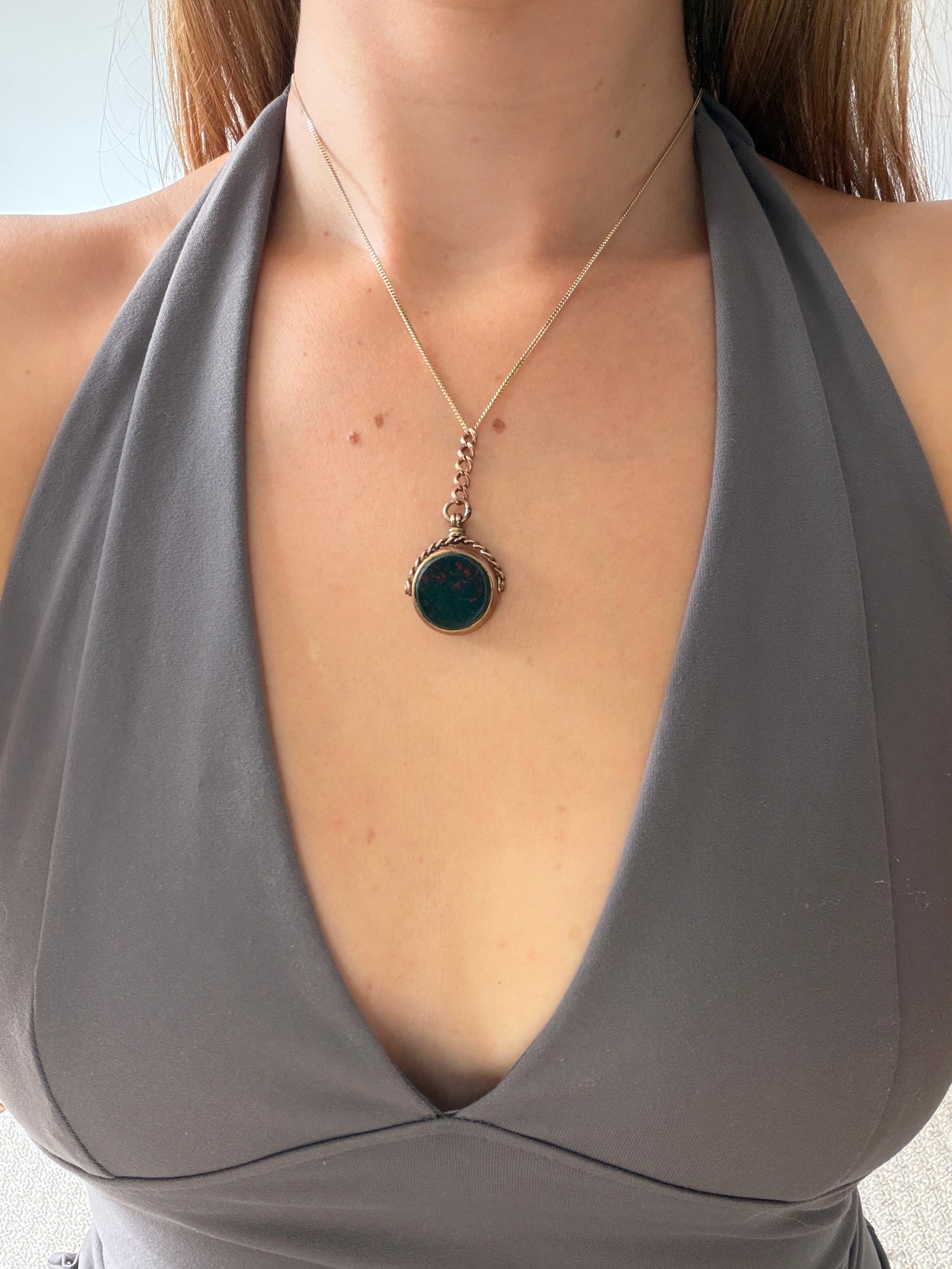 Antique c.1894 9ct Yellow Gold Bloodstone and Onyx Spinning Fob Pendant with chain drop - 2