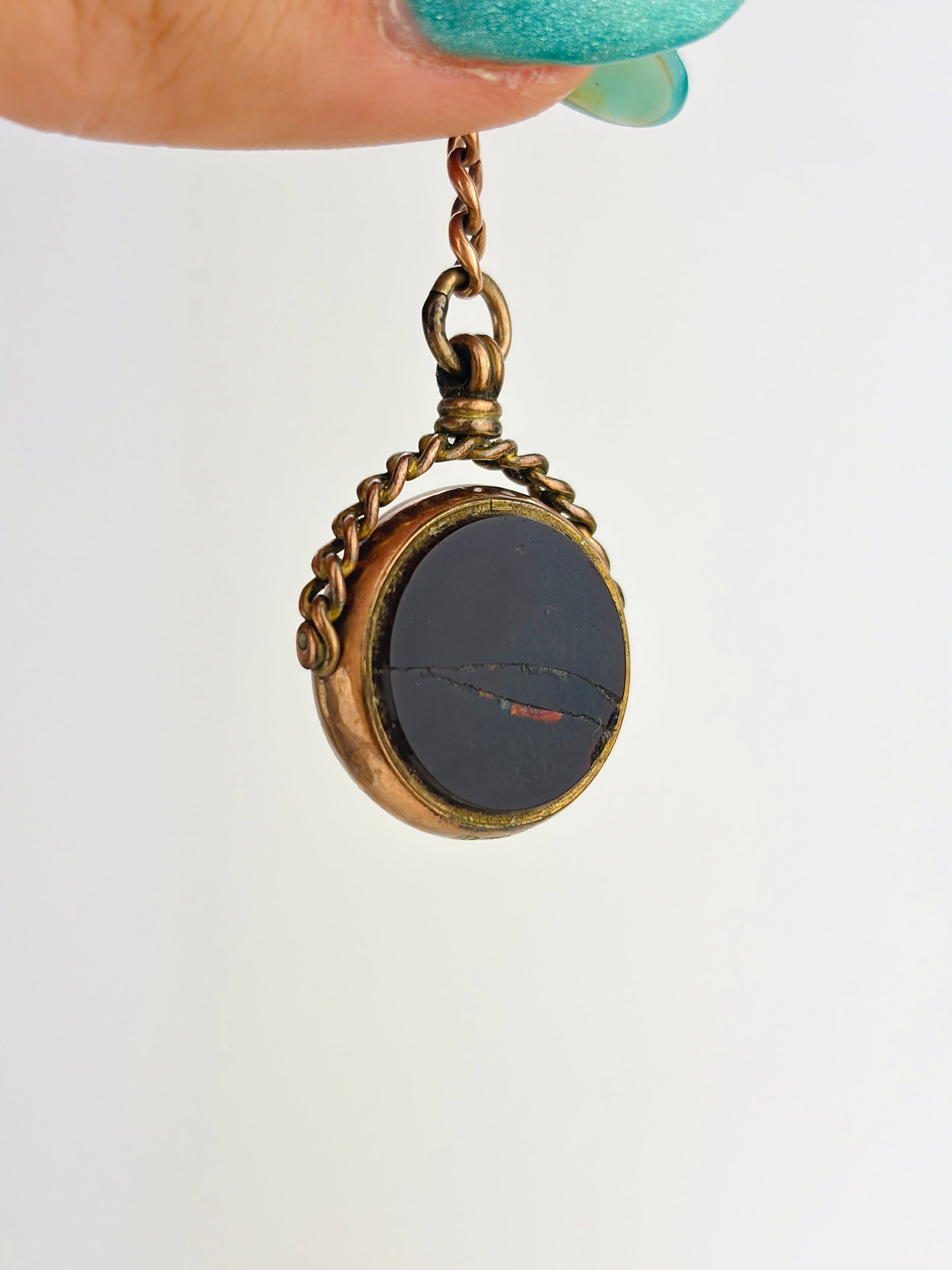 Antique c.1894 9ct Yellow Gold Bloodstone and Onyx Spinning Fob Pendant with chain drop - 3
