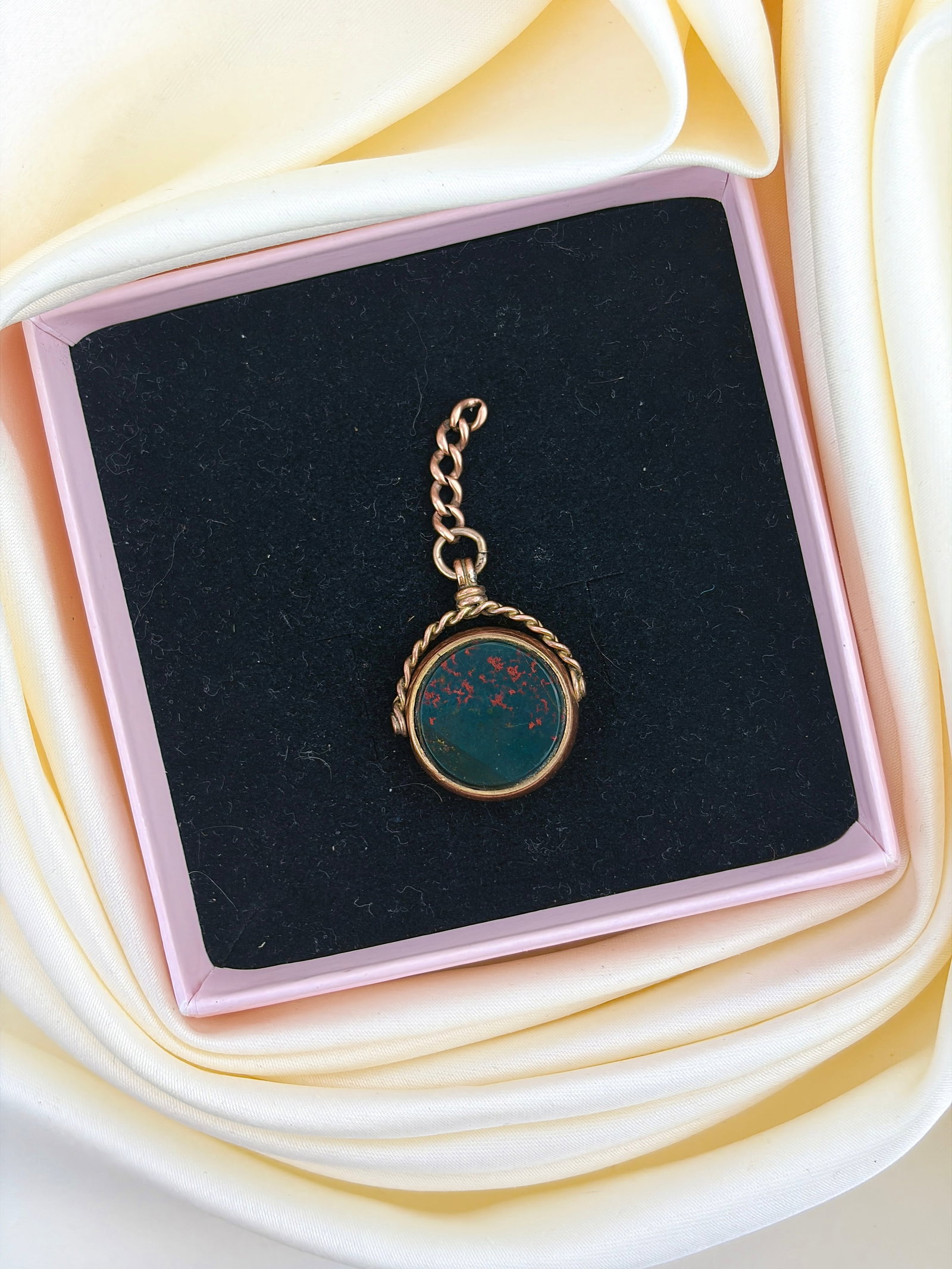Antique c.1894 9ct Yellow Gold Bloodstone and Onyx Spinning Fob Pendant with chain drop - 6
