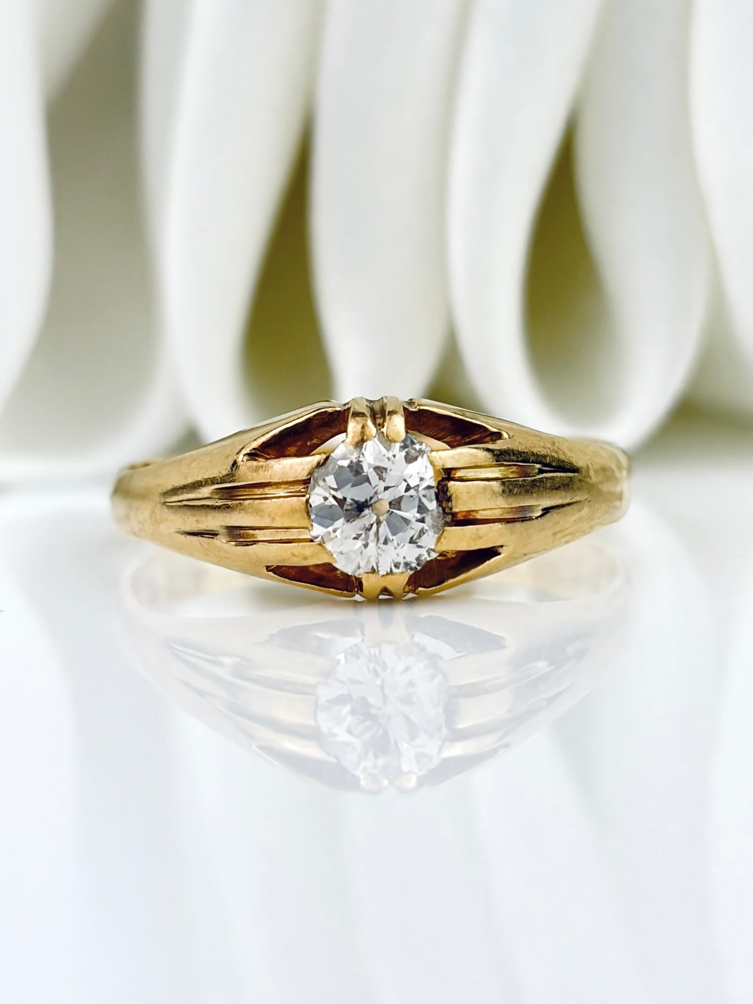 Antique chunky 18ct yellow gold .50pt diamond belcher ring (1 of 7)