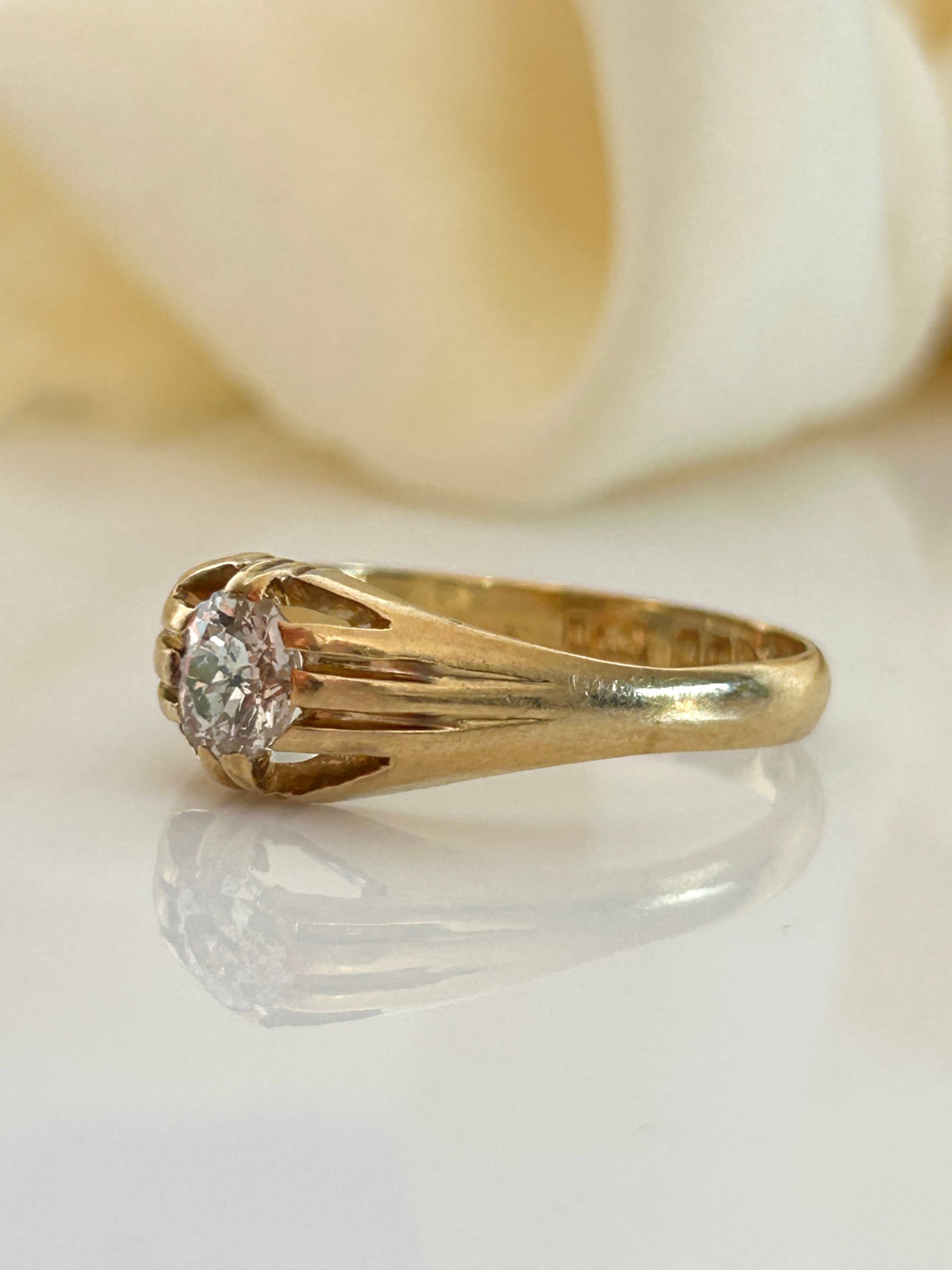 Antique chunky 18ct yellow gold .50pt diamond belcher ring - 5