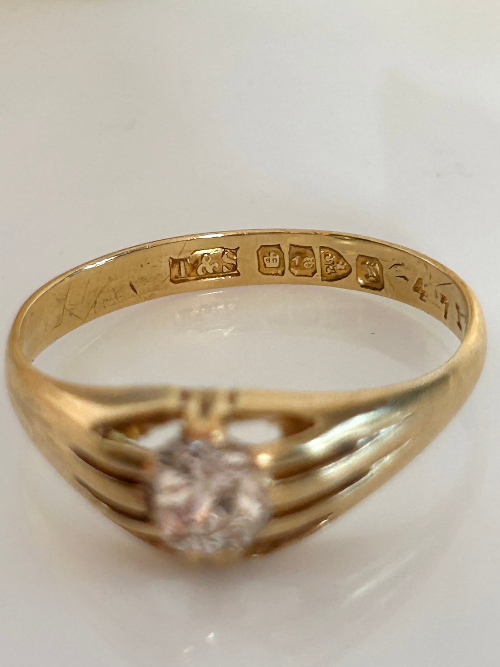 Antique chunky 18ct yellow gold .50pt diamond belcher ring - 7