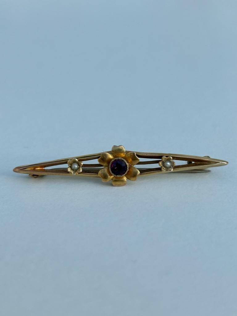 Amethyst and Pearl Flower Bar Brooch in Yellow Gold - 4