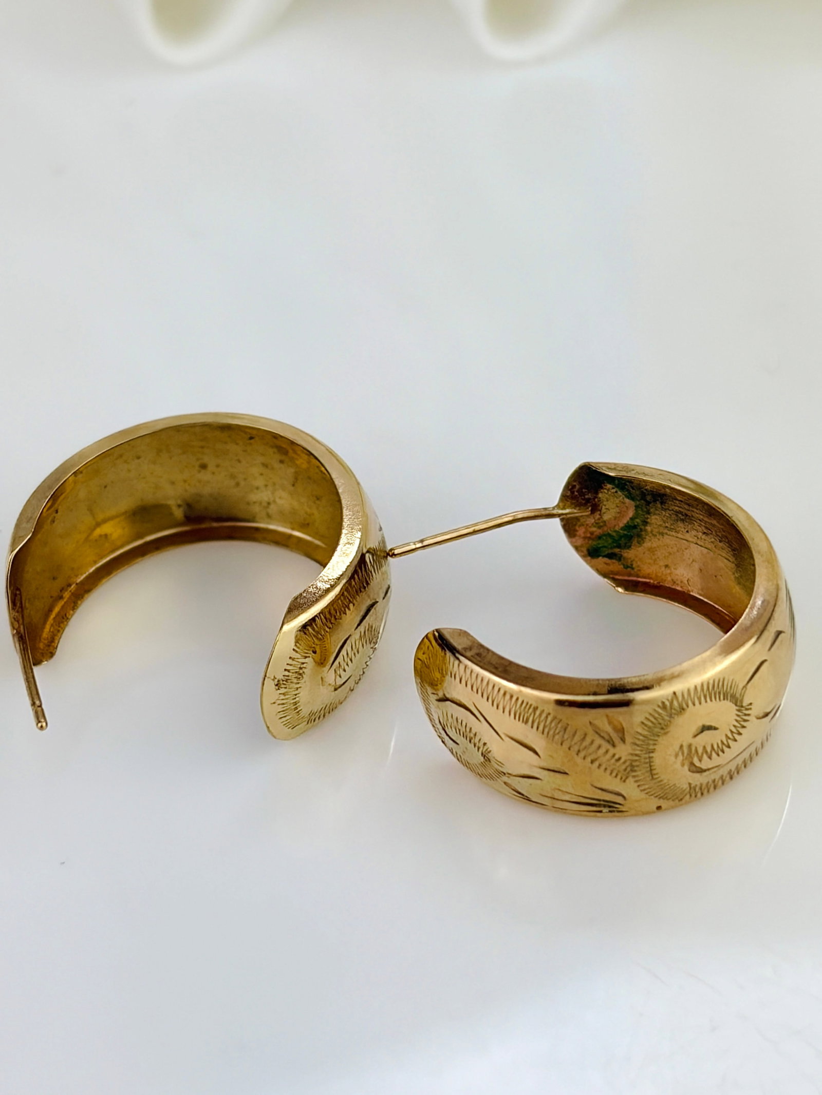 Vintage Wide Engraved Hoop Earrings in 9ct Yellow Gold - 3