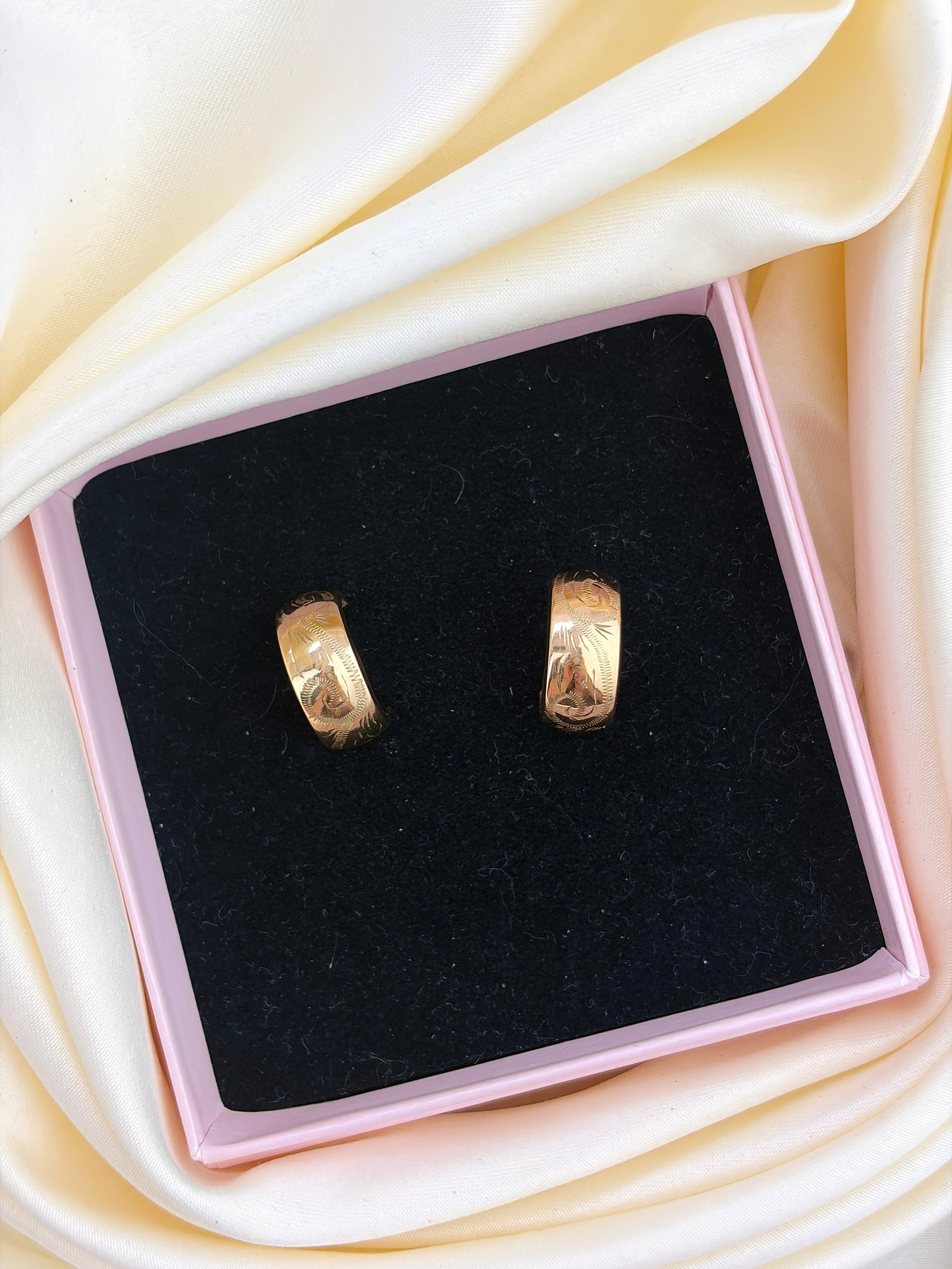Vintage Wide Engraved Hoop Earrings in 9ct Yellow Gold - 5