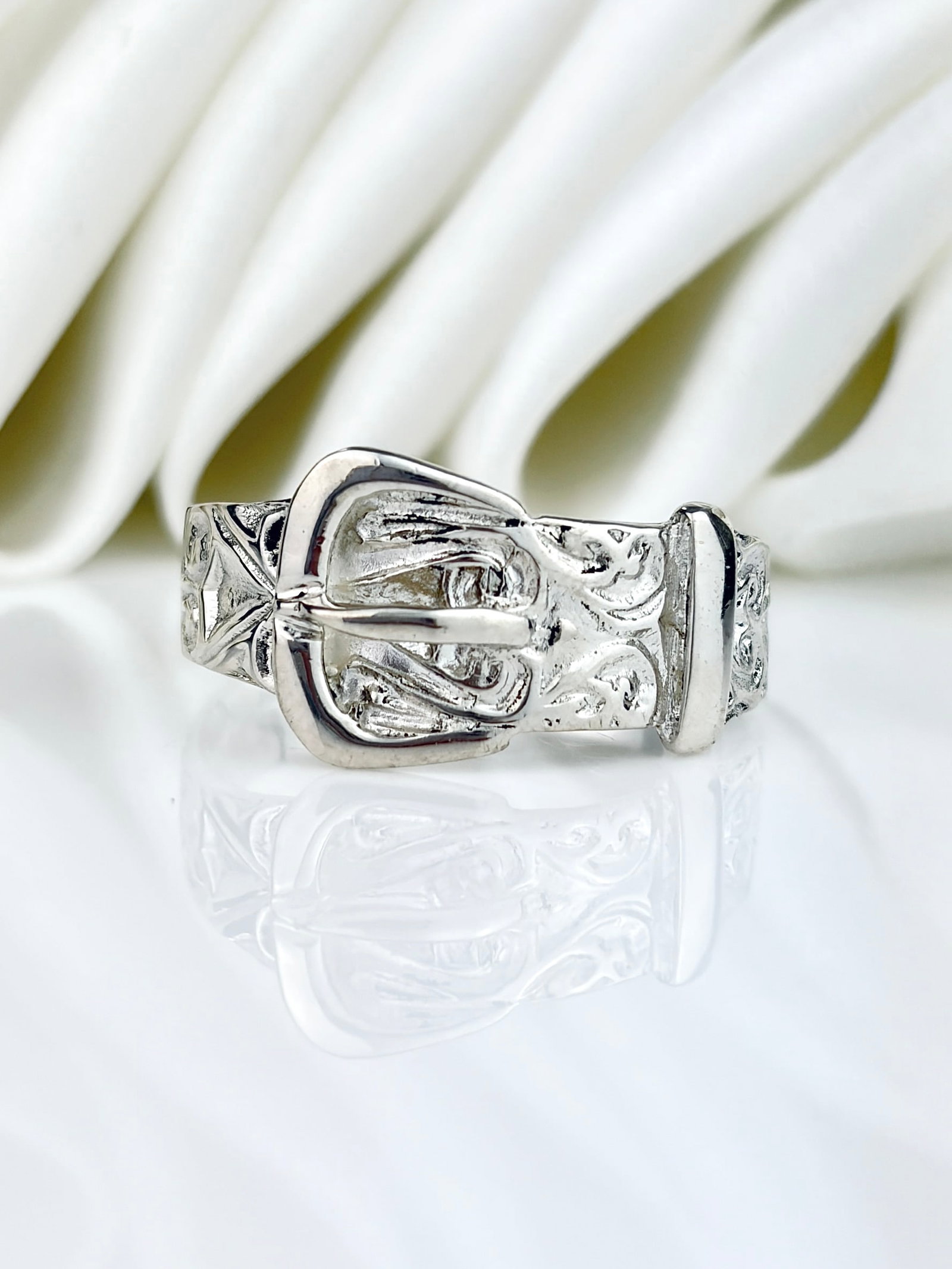 Wide Vintage c.1983 Silver Engraved Buckle Band Ring: Vintage c.1983 Silver Engraved Buckle Band Ring