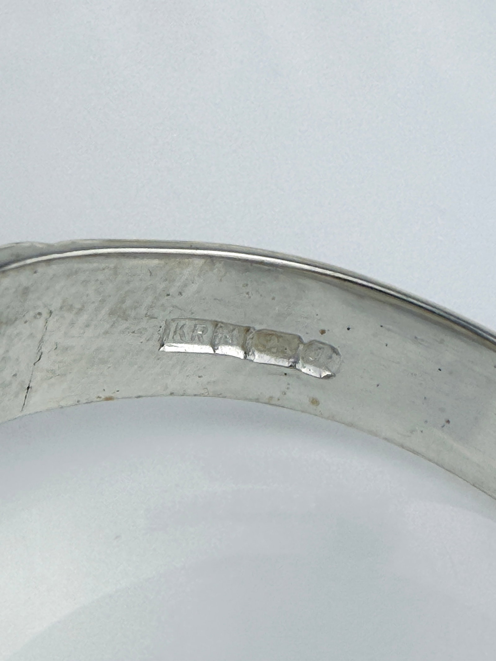 Wide Vintage c.1983 Silver Engraved Buckle Band Ring - 4