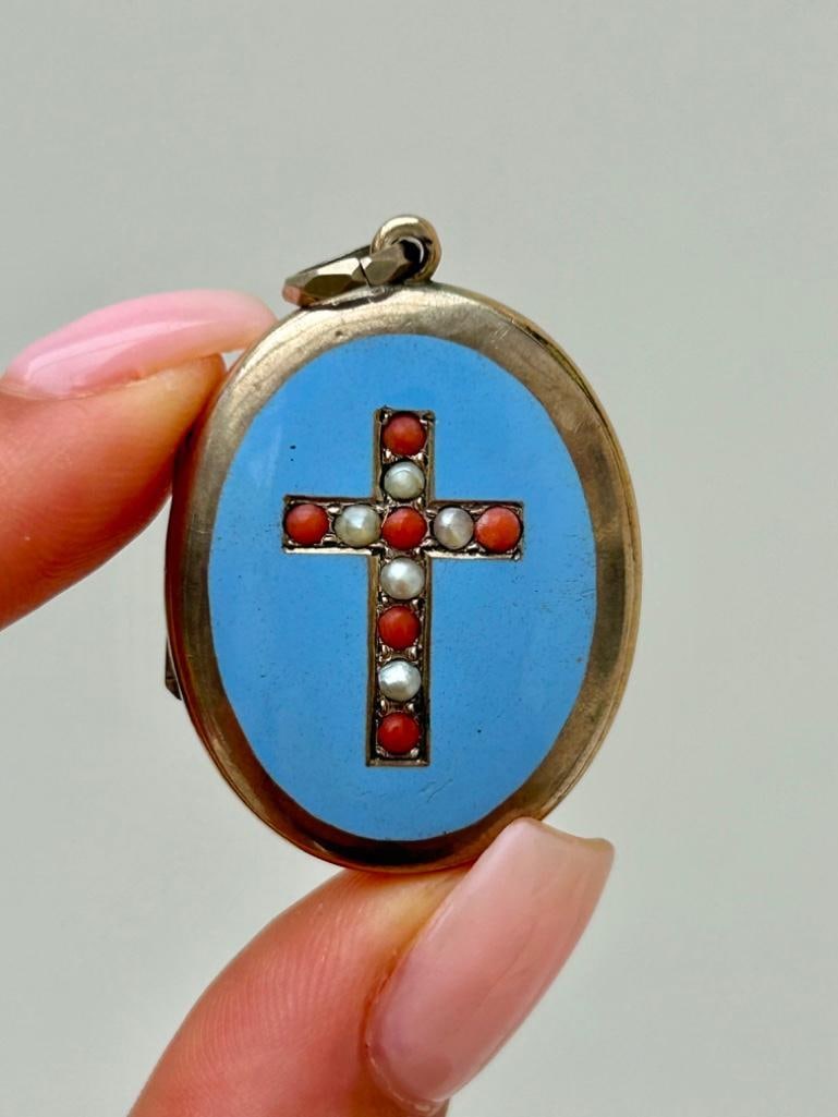 Antique Large Enamel Coral and Pearl Gold Locket Pendant: Antique Large Enamel Coral and Pearl Gold Locket Pendant a wonderful and charming locket measurements length 36mm width 26mm weight 13.61g materi