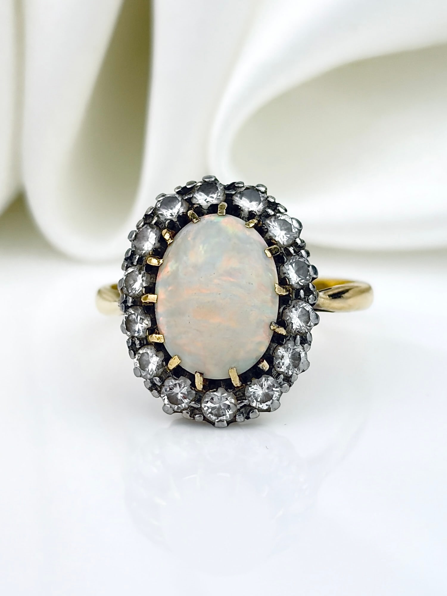 LOVELY ANTIQUE 18CT GOLD AND PLATINUM OPAL AND DIAMOND CLUSTER RING (1 of 10)