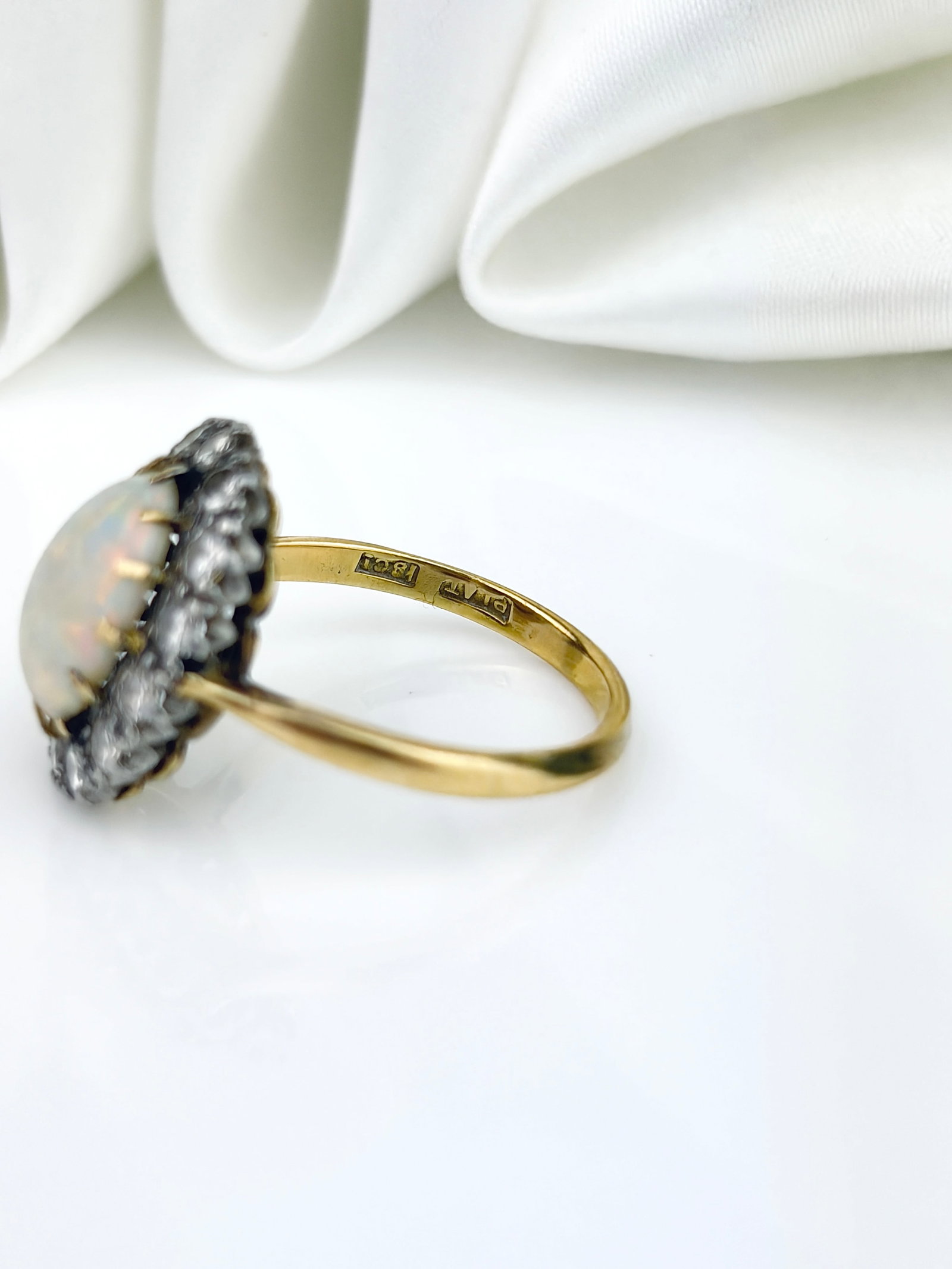 LOVELY ANTIQUE 18CT GOLD AND PLATINUM OPAL AND DIAMOND CLUSTER RING - 4