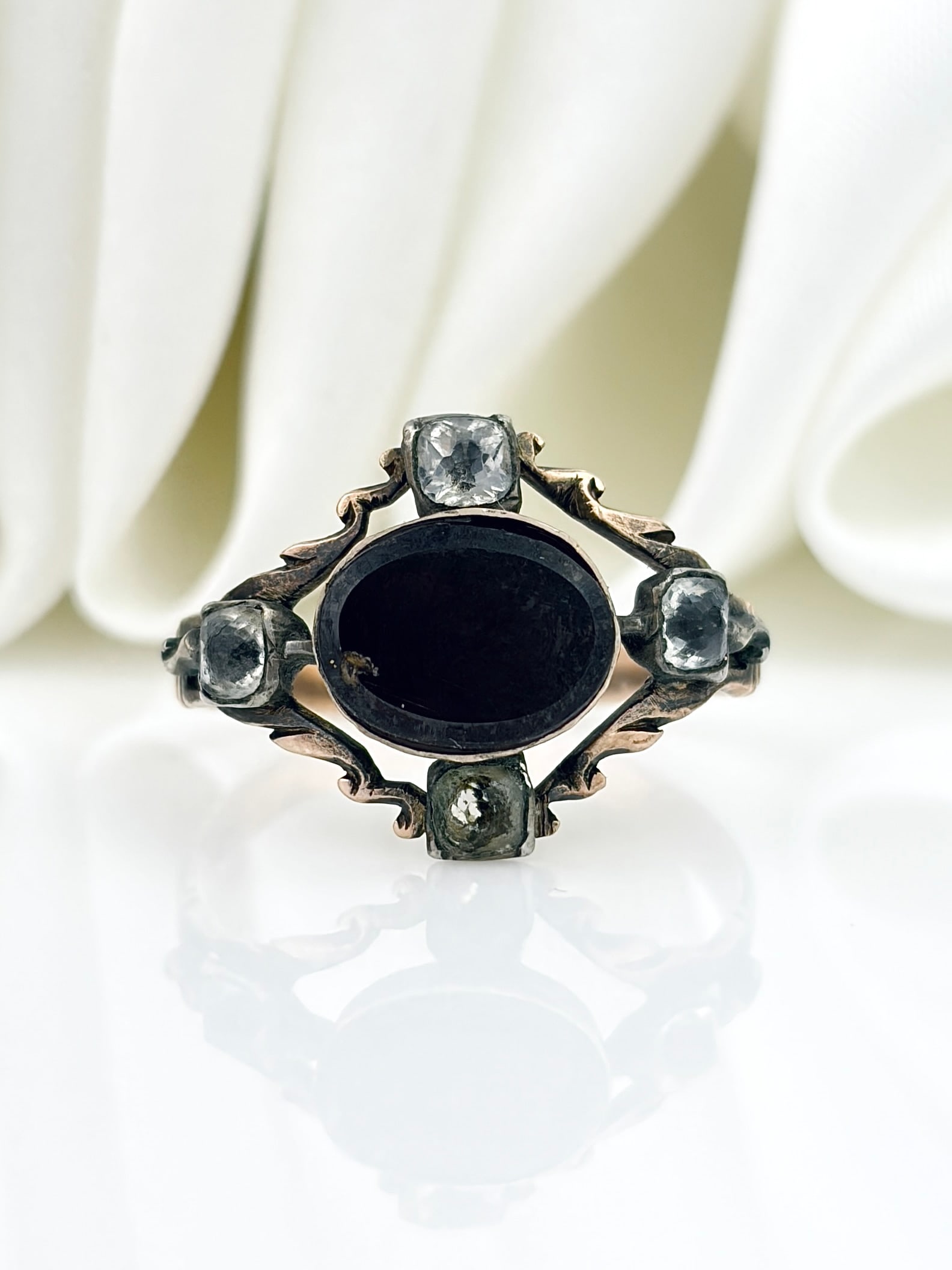 ANTIQUE GEORGIAN FLAT CUT GARNET AND PASTE RING IN GOLD (1 of 10)