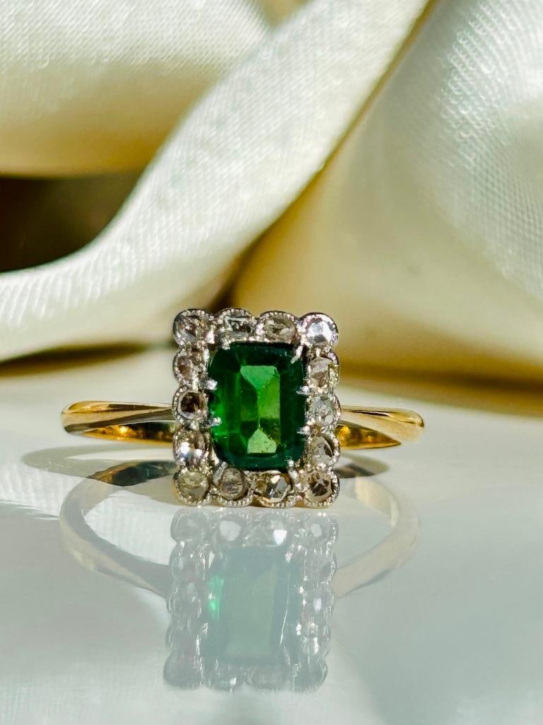 *18ct Yellow Gold and Platinum Green Tourmaline and Diamond Panel Ring: 18ct Yellow Gold and Platinum Green Tourmaline and Diamond Panel Ring gorgeous ring measurements Ring Size: Q or 81/2 head of ring 8mm x 10mm Weight: 2.86g stamped plat
