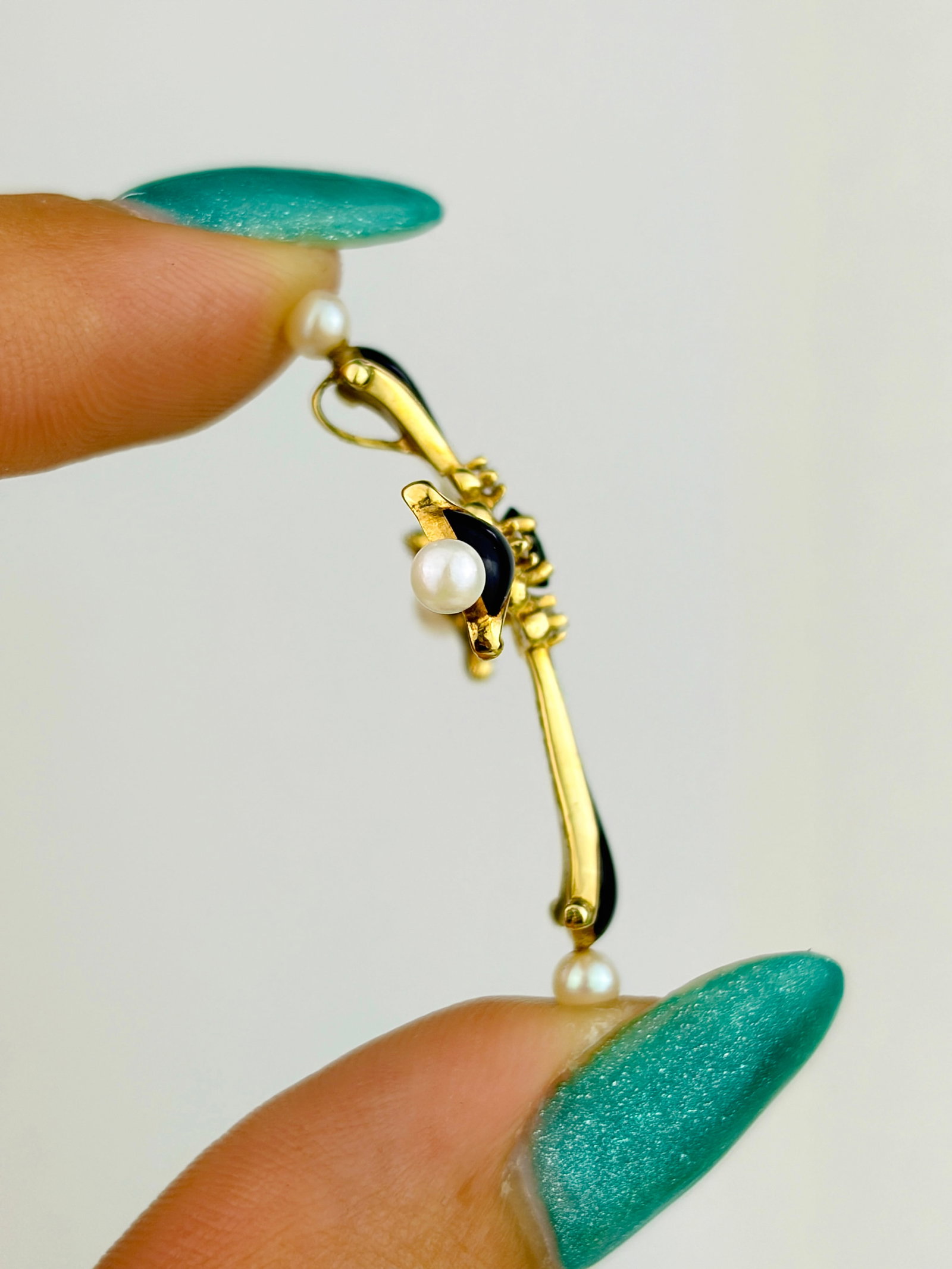 14k Yellow Gold Fabergé Sapphire, Pearl and Blue Enamel Cross Pendant - 3