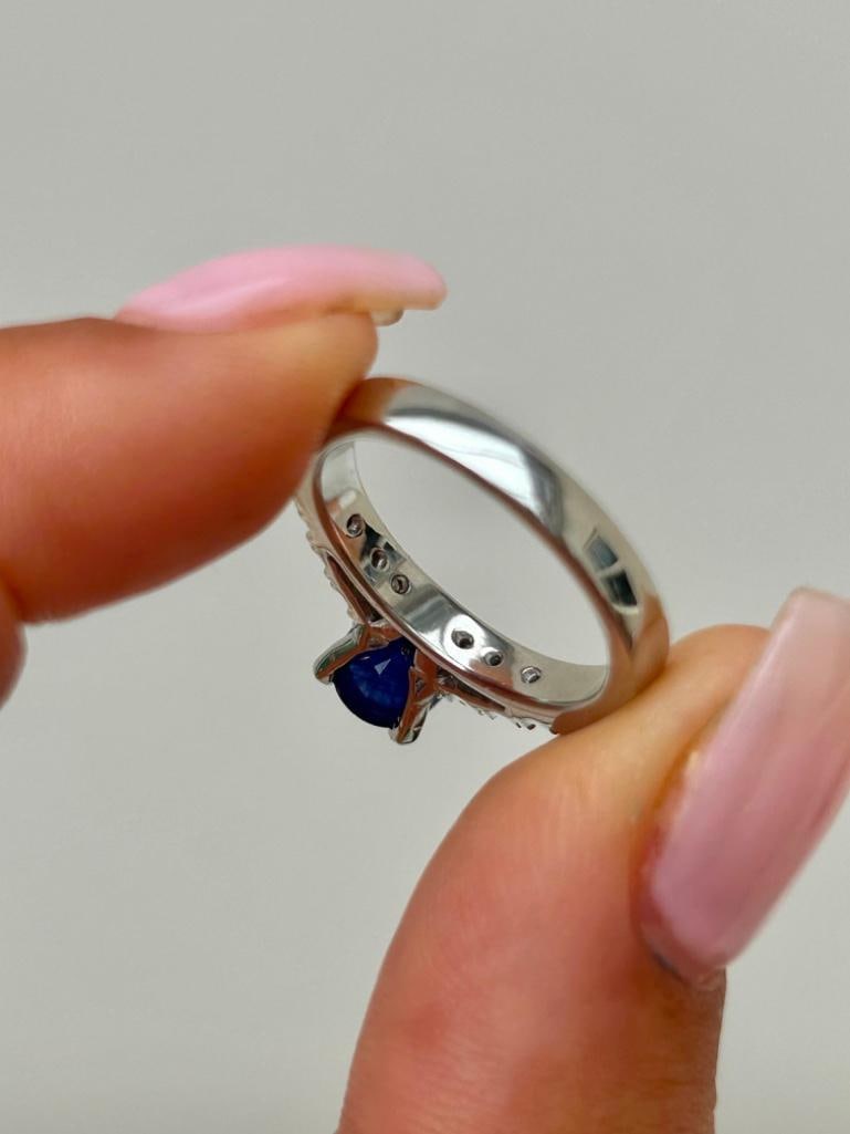 Wonderful Heavy Platinum Sapphire Ring with Diamond Shoulders - 7
