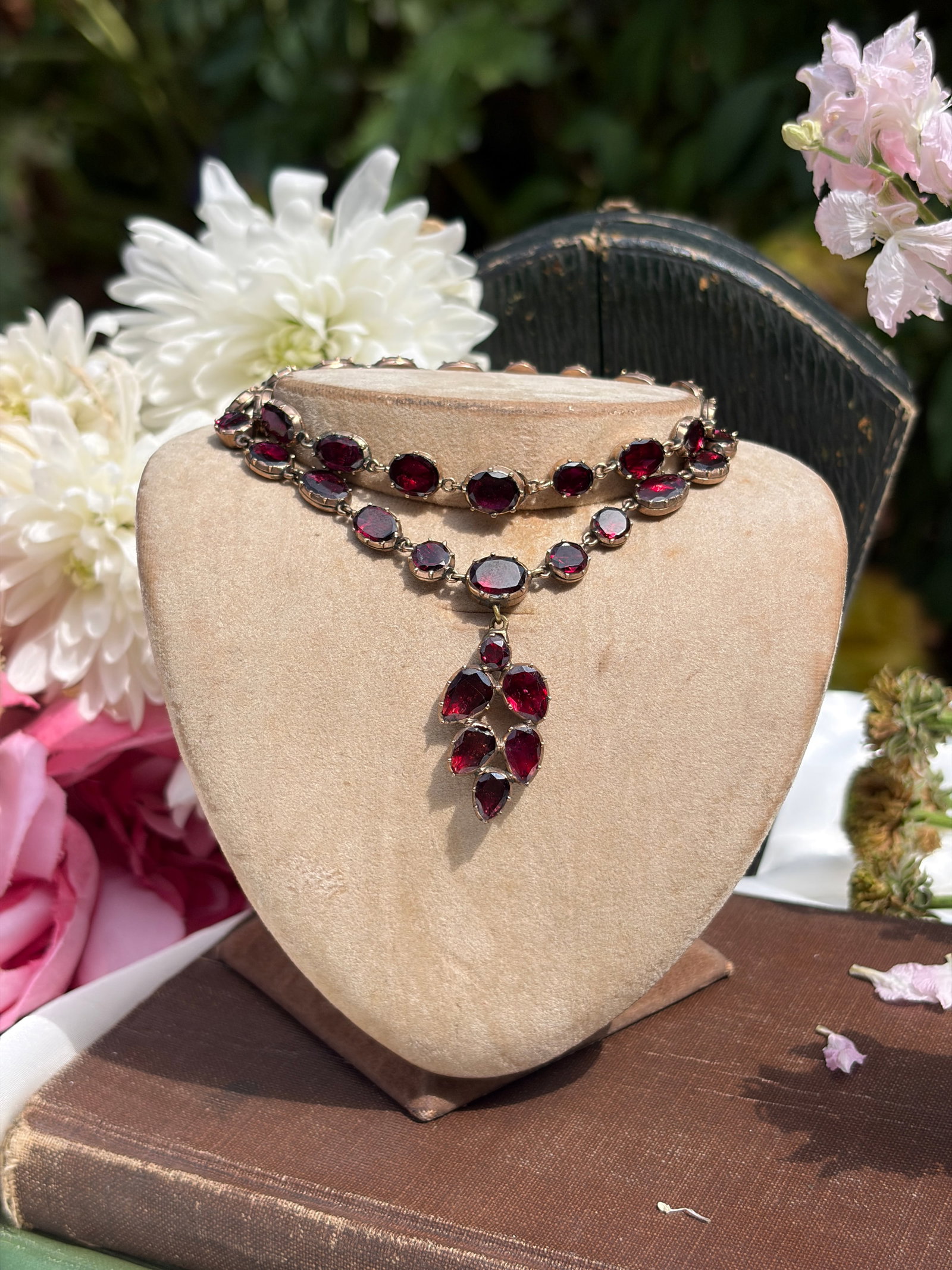 Antique Flat Cut Garnet Riviere Necklace with Drop in Gold - 8