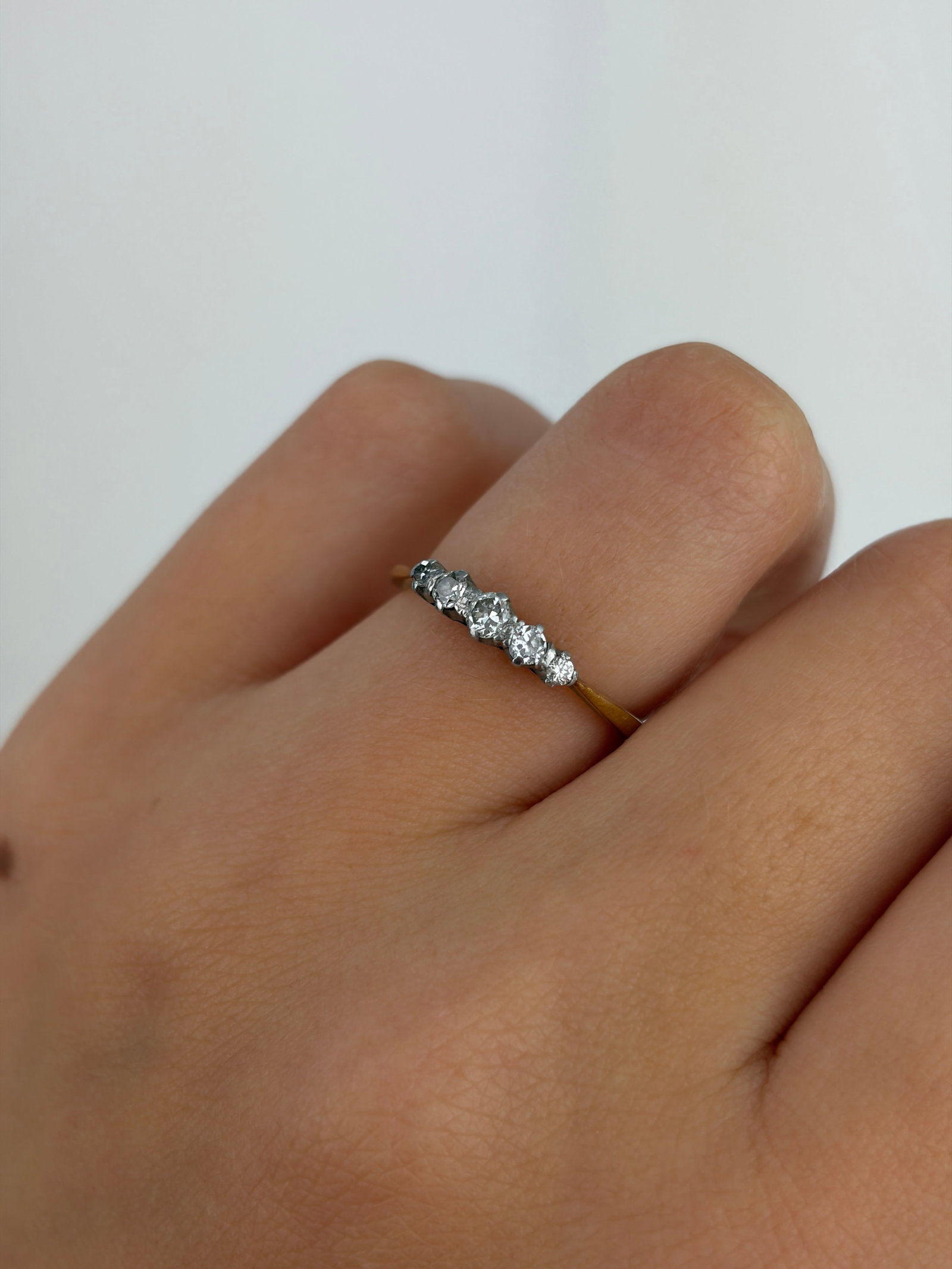 Sweet 18ct Yellow Gold and Platinum Diamond 5 Stone Ring - 6