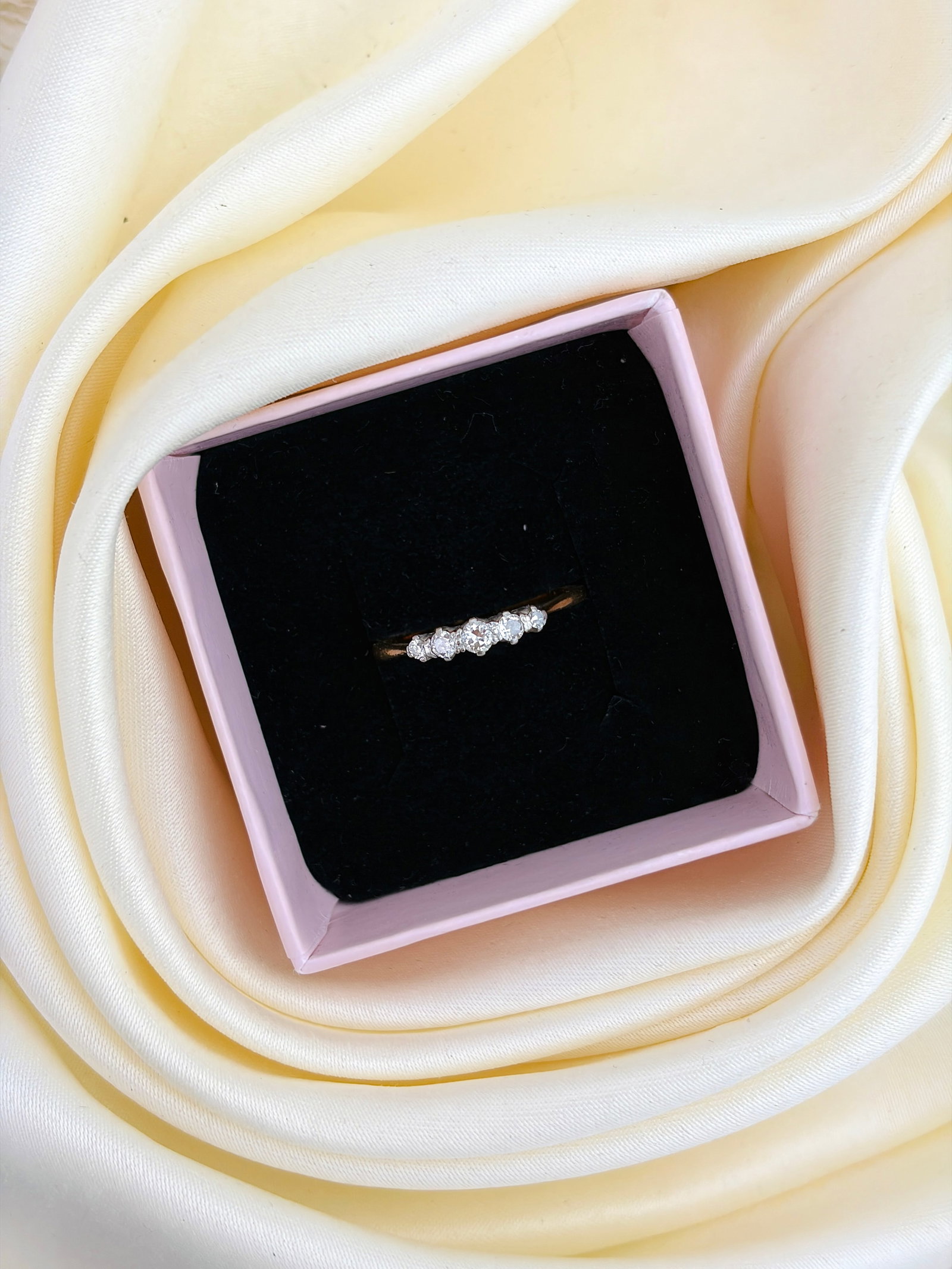 Sweet 18ct Yellow Gold and Platinum Diamond 5 Stone Ring - 7