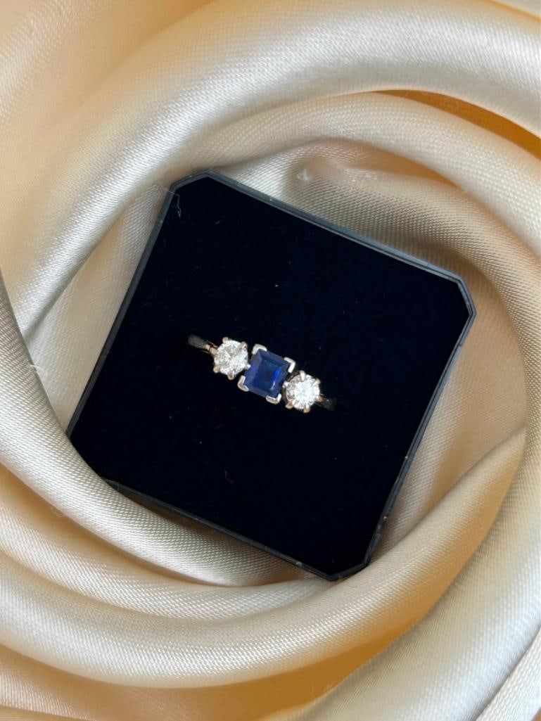 Antique 18ct Yellow Gold Sapphire and Diamond 3 Stone Ring - 4