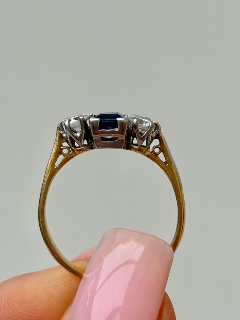 Antique 18ct Yellow Gold Sapphire and Diamond 3 Stone Ring - 5