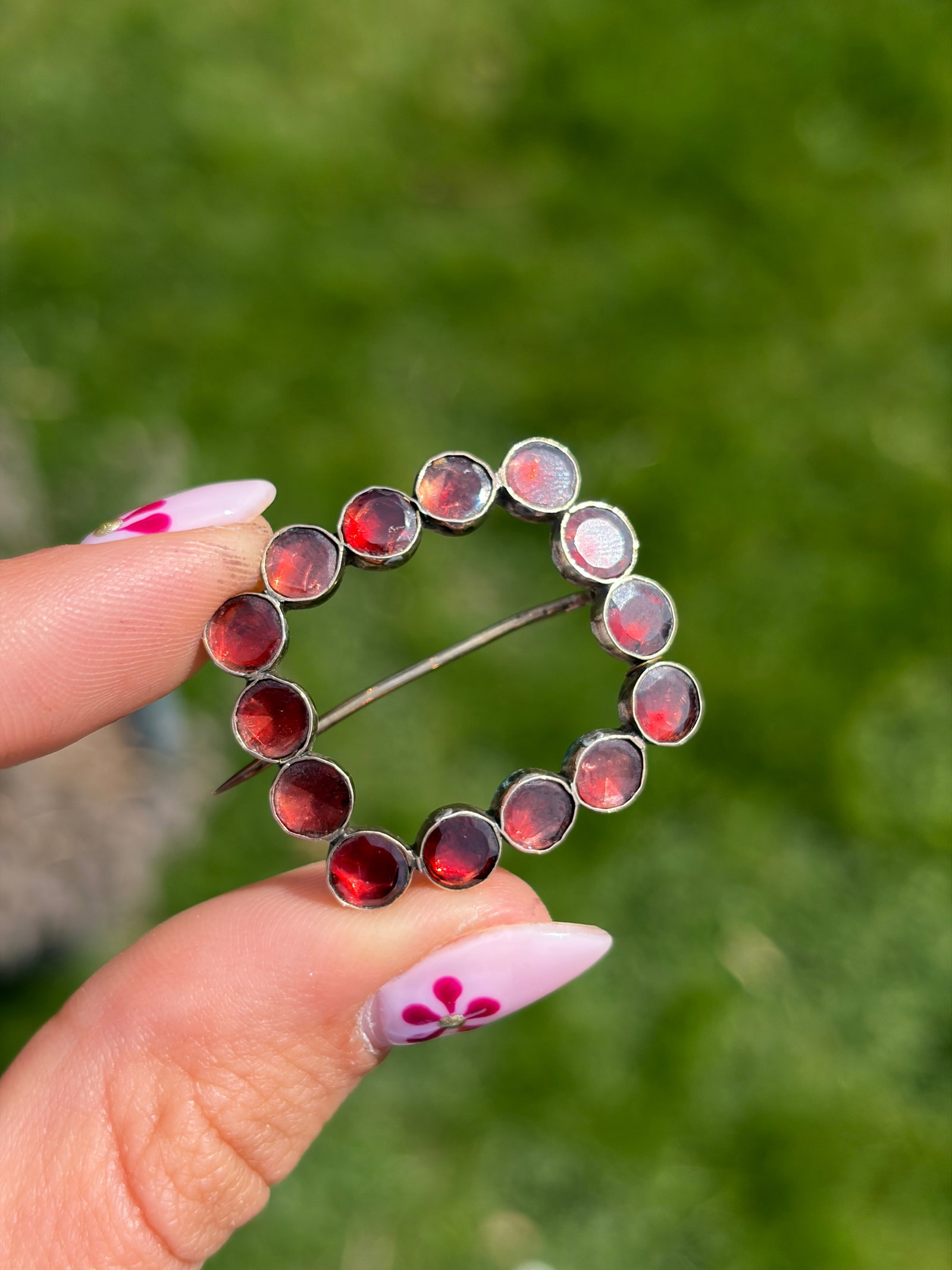 ANTIQUE GEORGIAN FLAT CUT GARNET BROOCH IN GOLD - 2