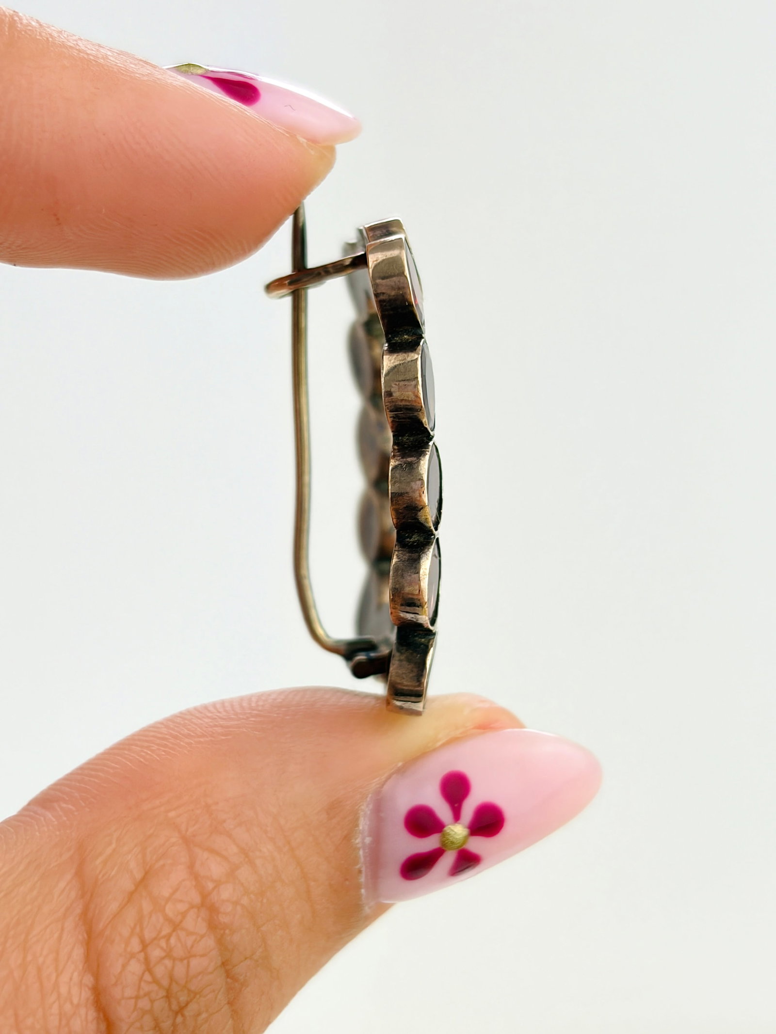 ANTIQUE GEORGIAN FLAT CUT GARNET BROOCH IN GOLD - 3