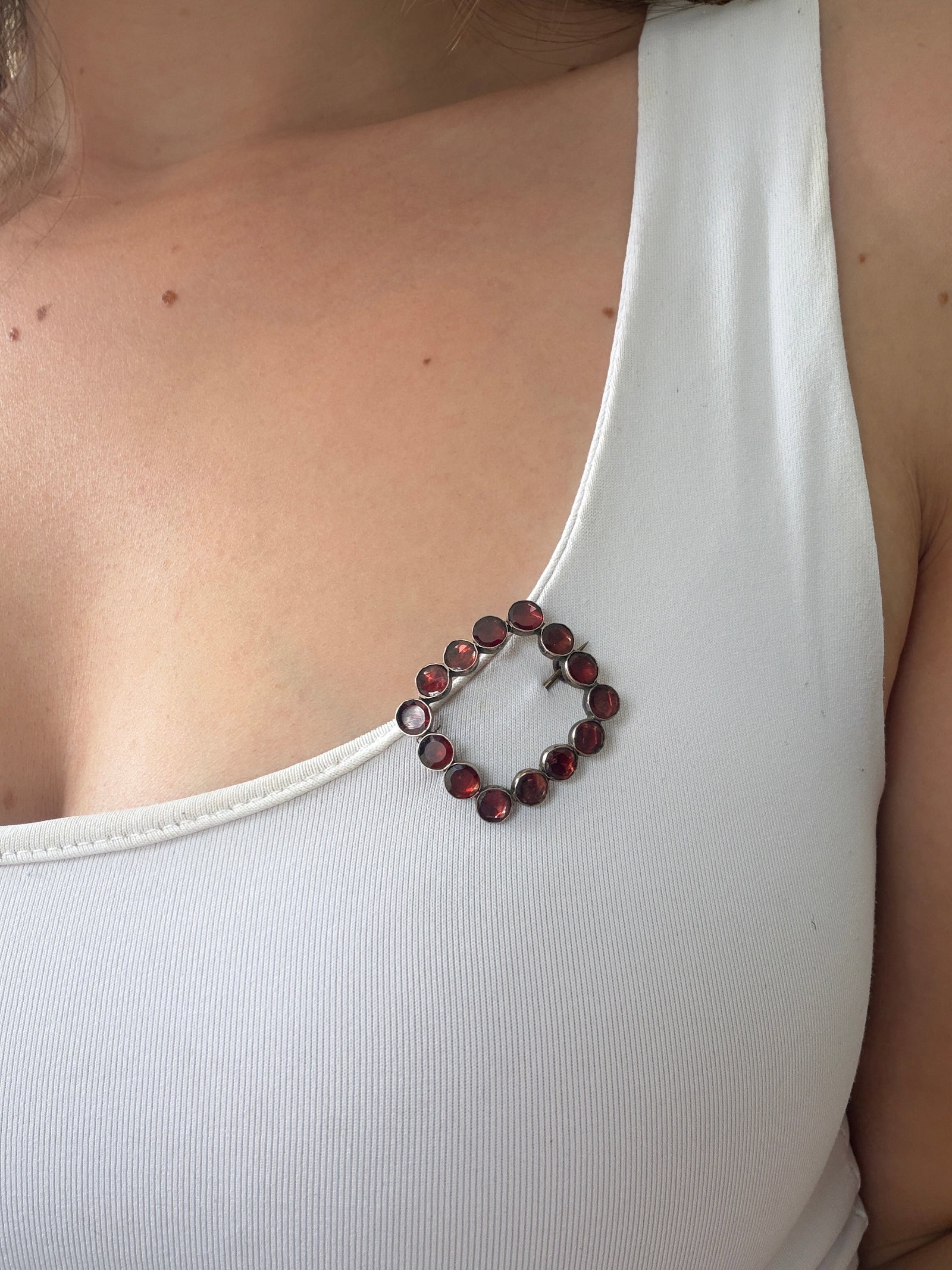 ANTIQUE GEORGIAN FLAT CUT GARNET BROOCH IN GOLD - 5
