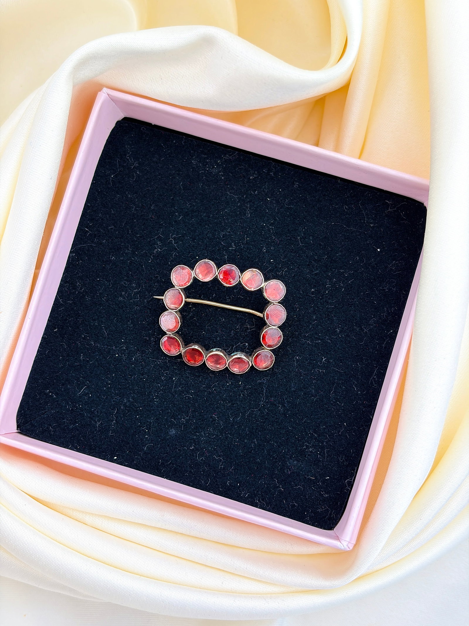 ANTIQUE GEORGIAN FLAT CUT GARNET BROOCH IN GOLD - 7