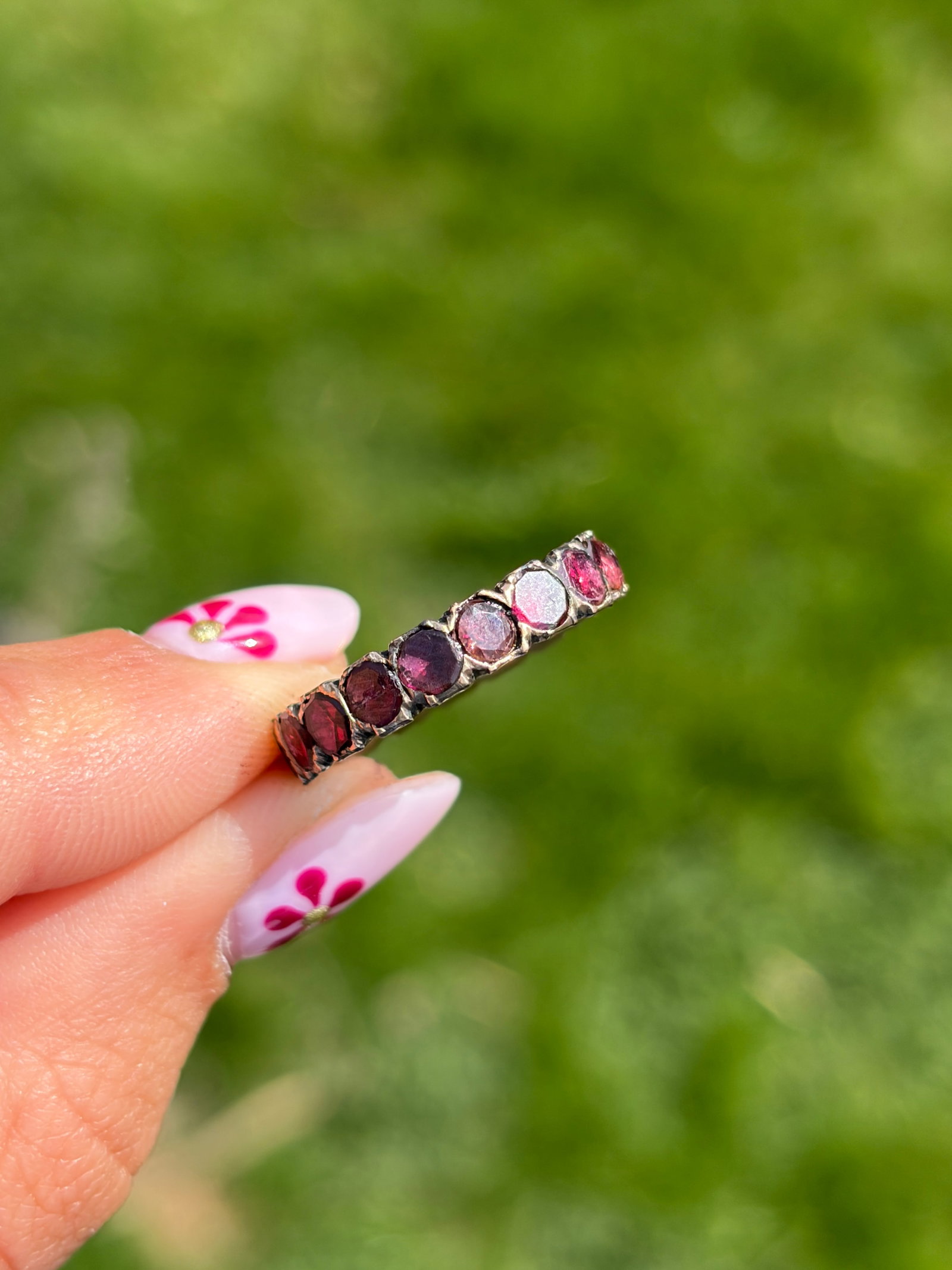 WONDERFUL ANTIQUE GEORGIAN FLAT CUT GARNET FULL ETERNITY RING IN GOLD - 2