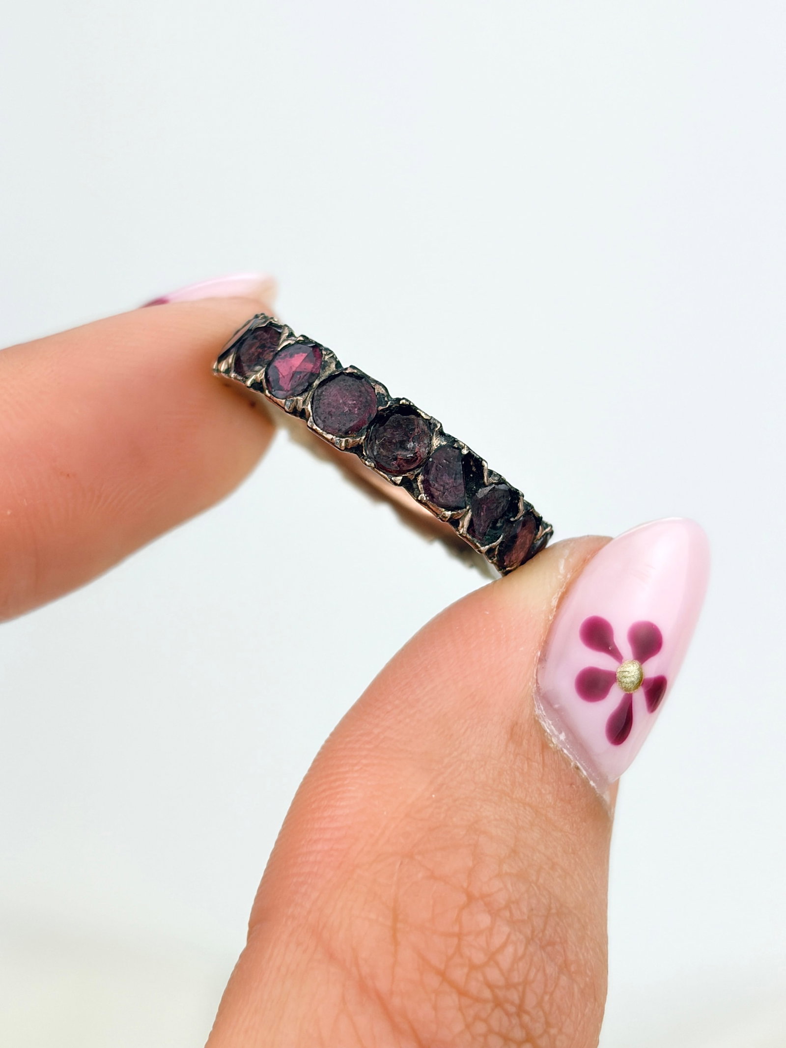 WONDERFUL ANTIQUE GEORGIAN FLAT CUT GARNET FULL ETERNITY RING IN GOLD - 5
