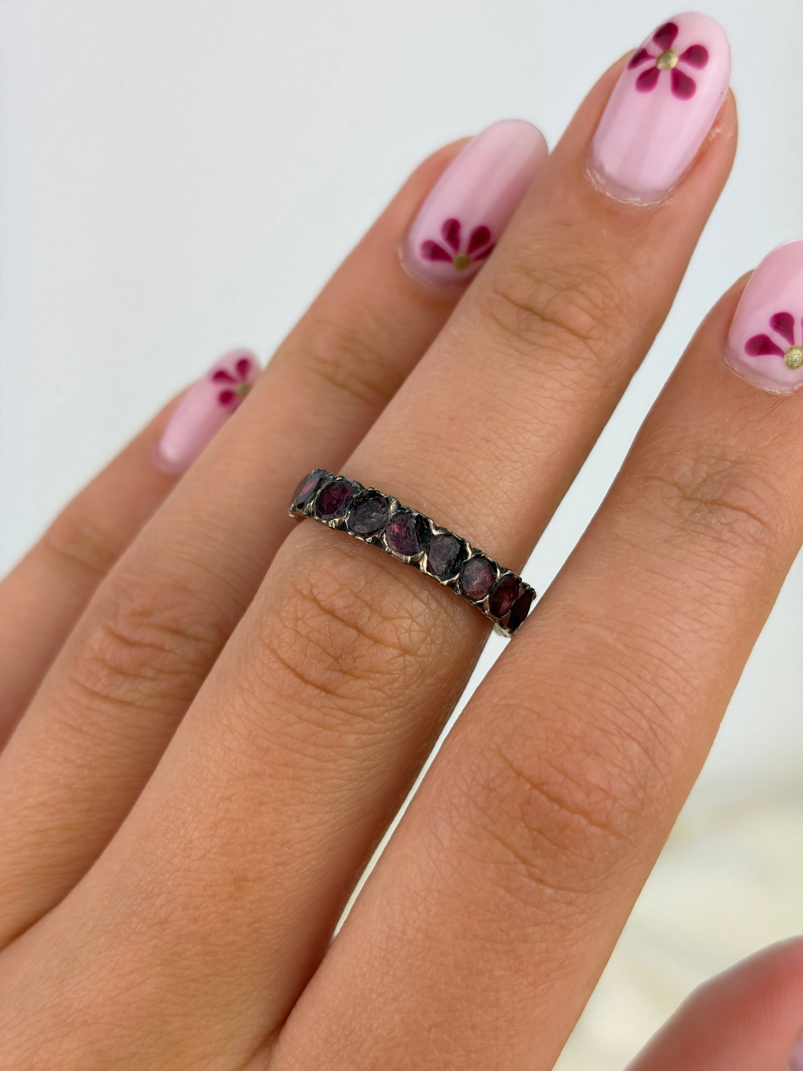 WONDERFUL ANTIQUE GEORGIAN FLAT CUT GARNET FULL ETERNITY RING IN GOLD - 7